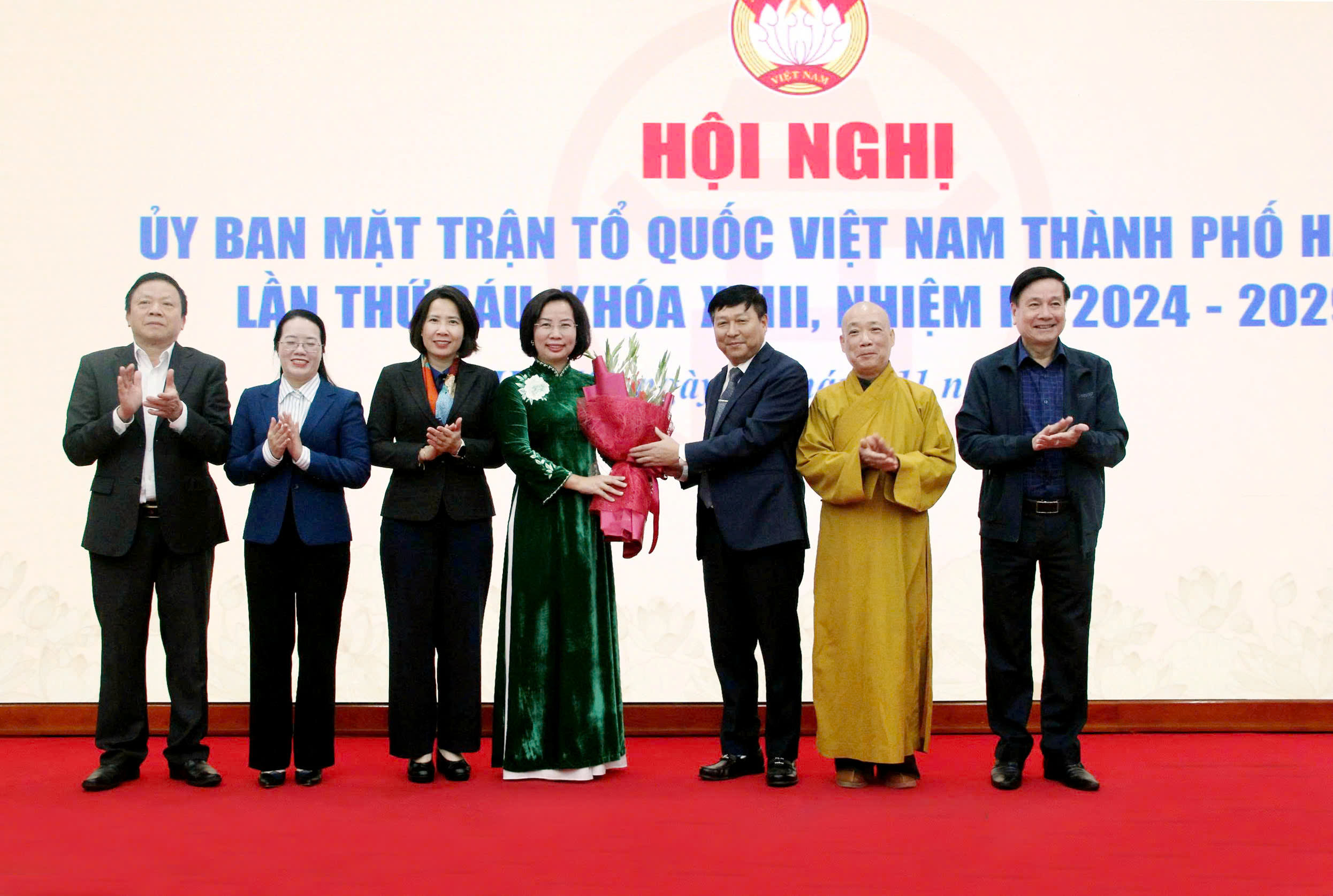 Đồng chí Bùi Huyền Mai giữ chức Chủ tịch Ủy ban MTTQ Việt Nam thành phố Hà Nội khóa 18 - ảnh 5