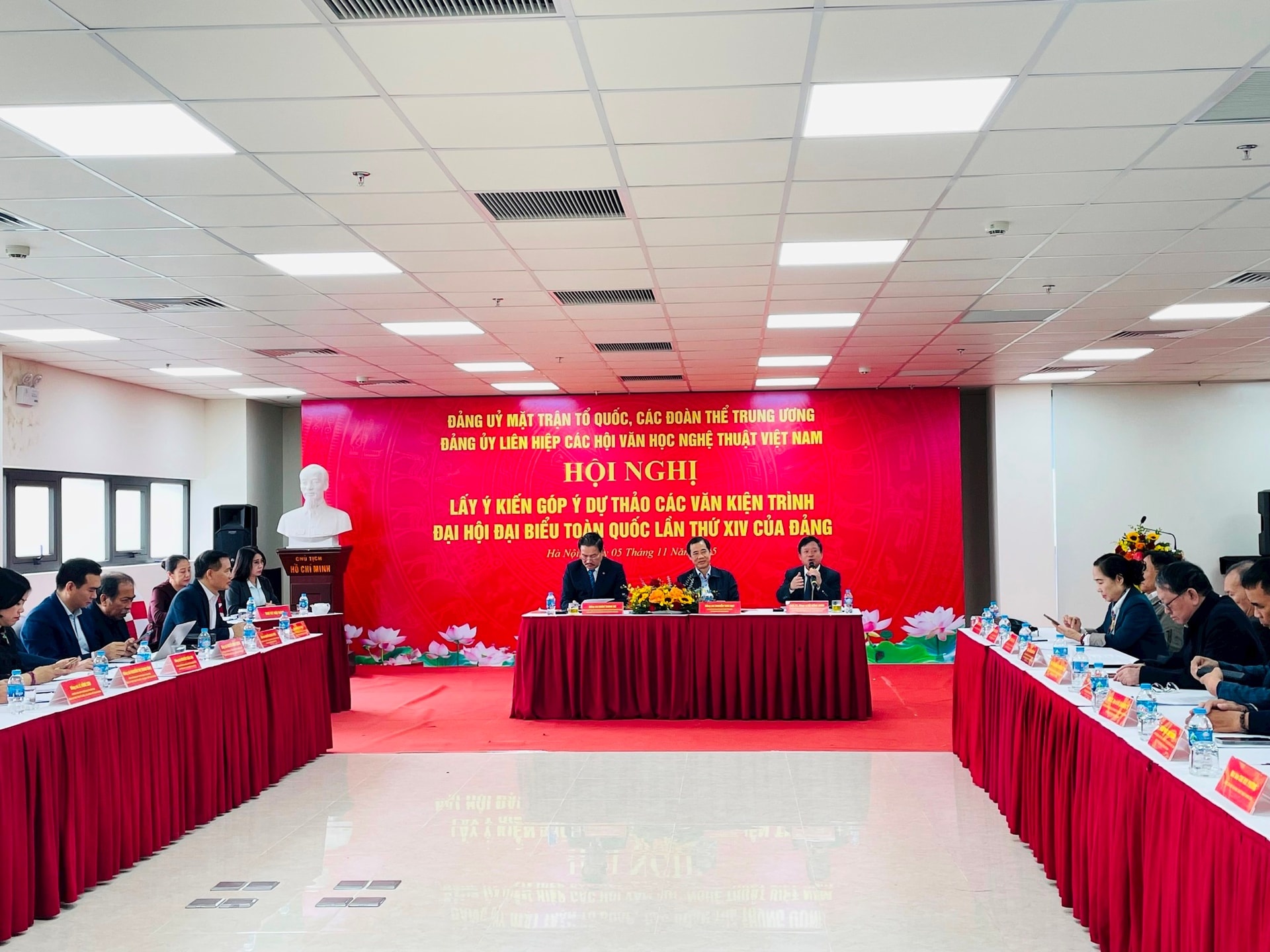 Văn nghệ sỹ đóng góp ý kiến cho dự thảo văn kiện Đại hội XIV của Đảng - ảnh 2