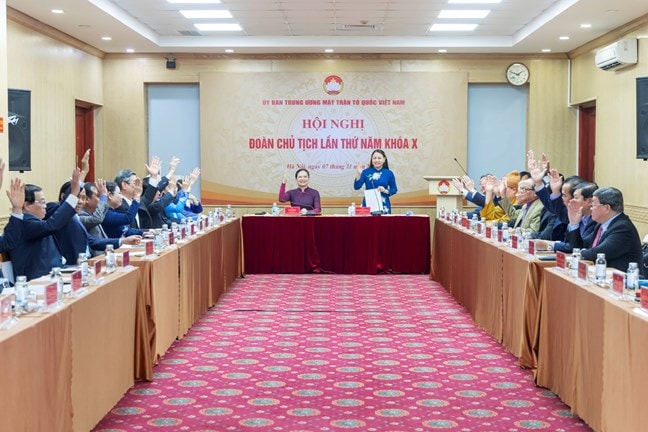 Bà Bùi Thị Minh Hoài giữ chức Chủ tịch Ủy ban TƯ MTTQ Việt Nam khóa X - ảnh 1