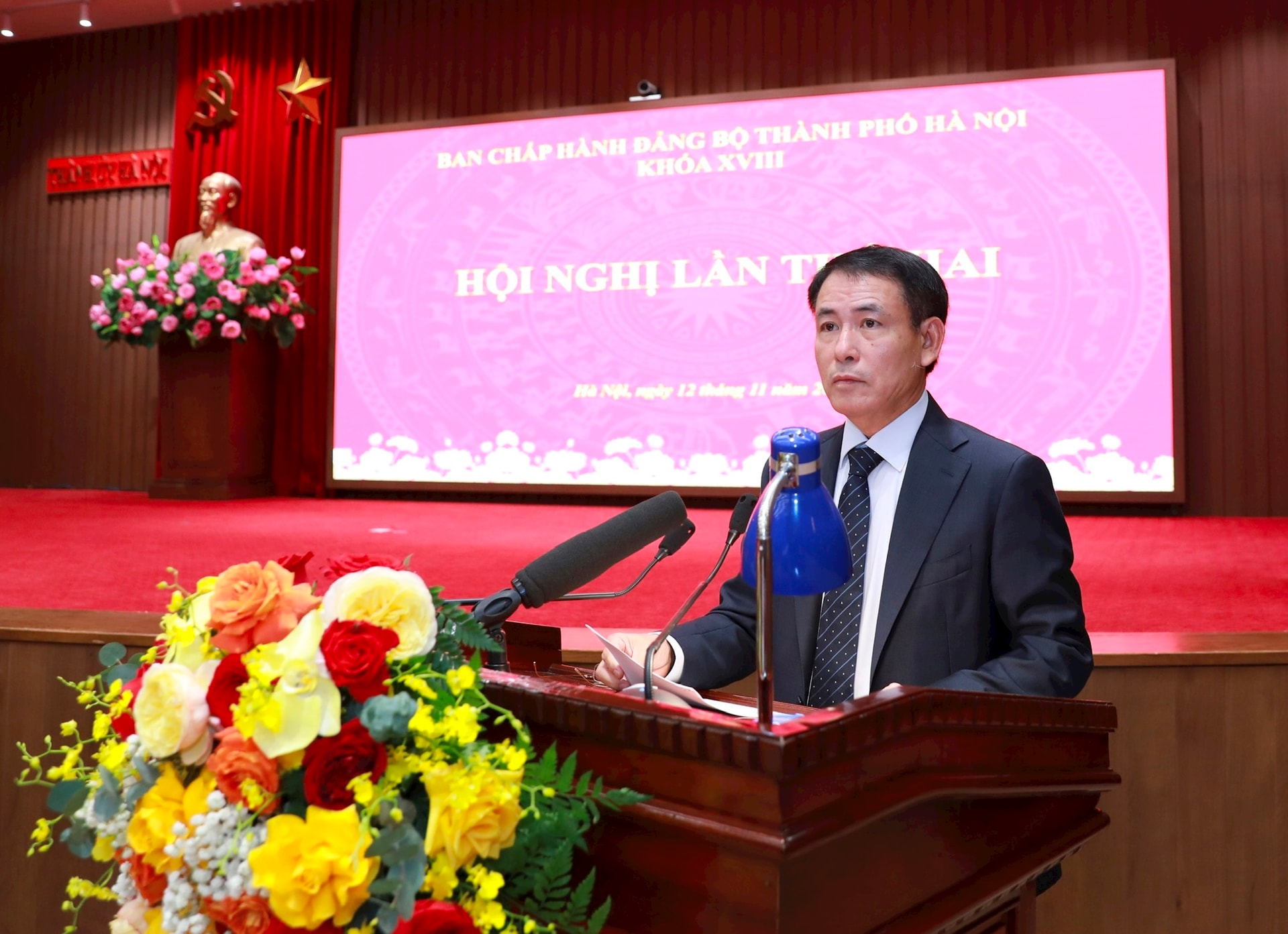 Ban Chấp hành Đảng bộ TP Hà Nội họp bàn nhiều nội dung quan trọng mang tính định hướng, quyết định cho cả nhiệm kỳ - ảnh 2