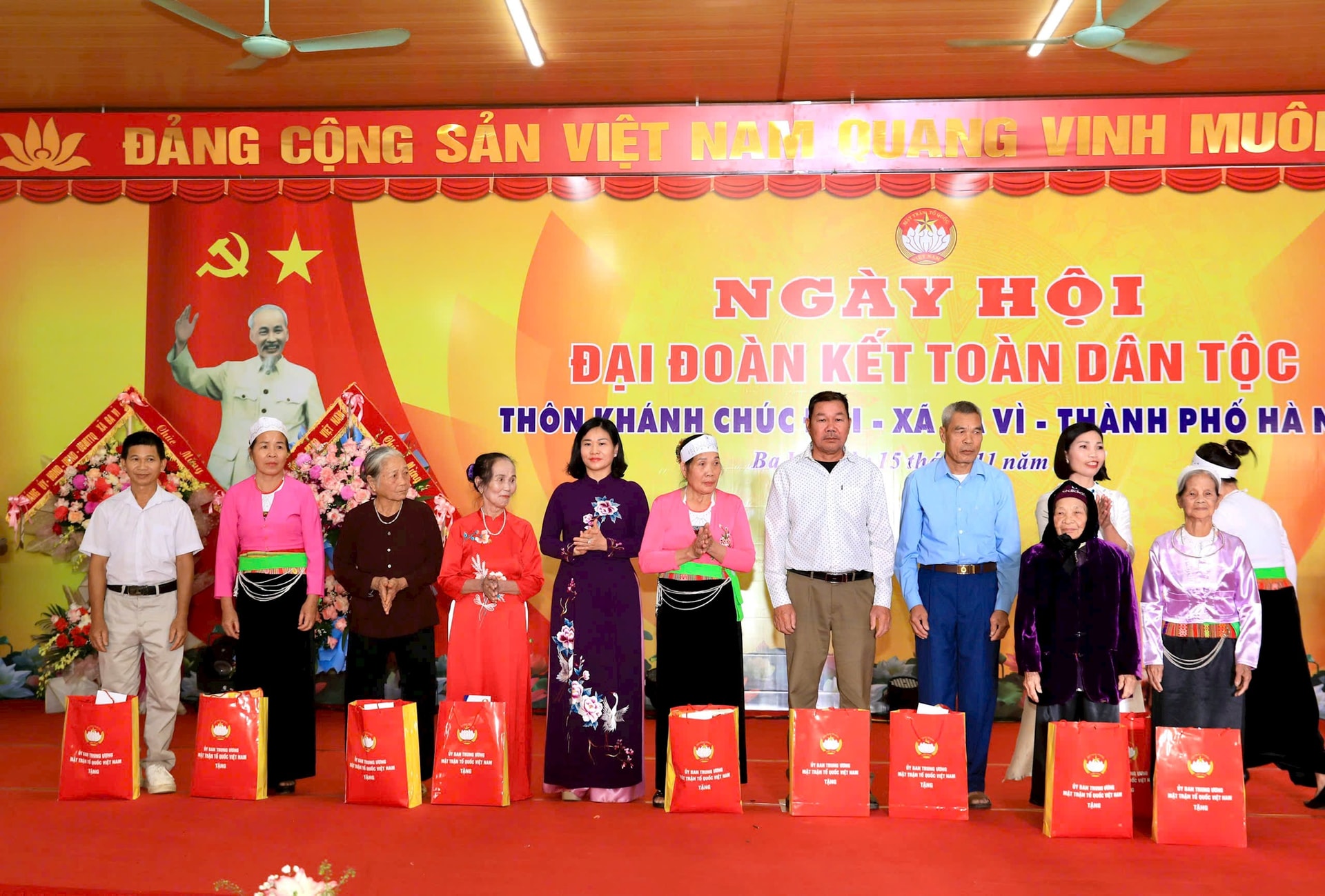 Bí thư Thành ủy Nguyễn Duy Ngọc chung vui Ngày hội Đại đoàn kết toàn dân tộc tại xã Ba Vì - ảnh 2