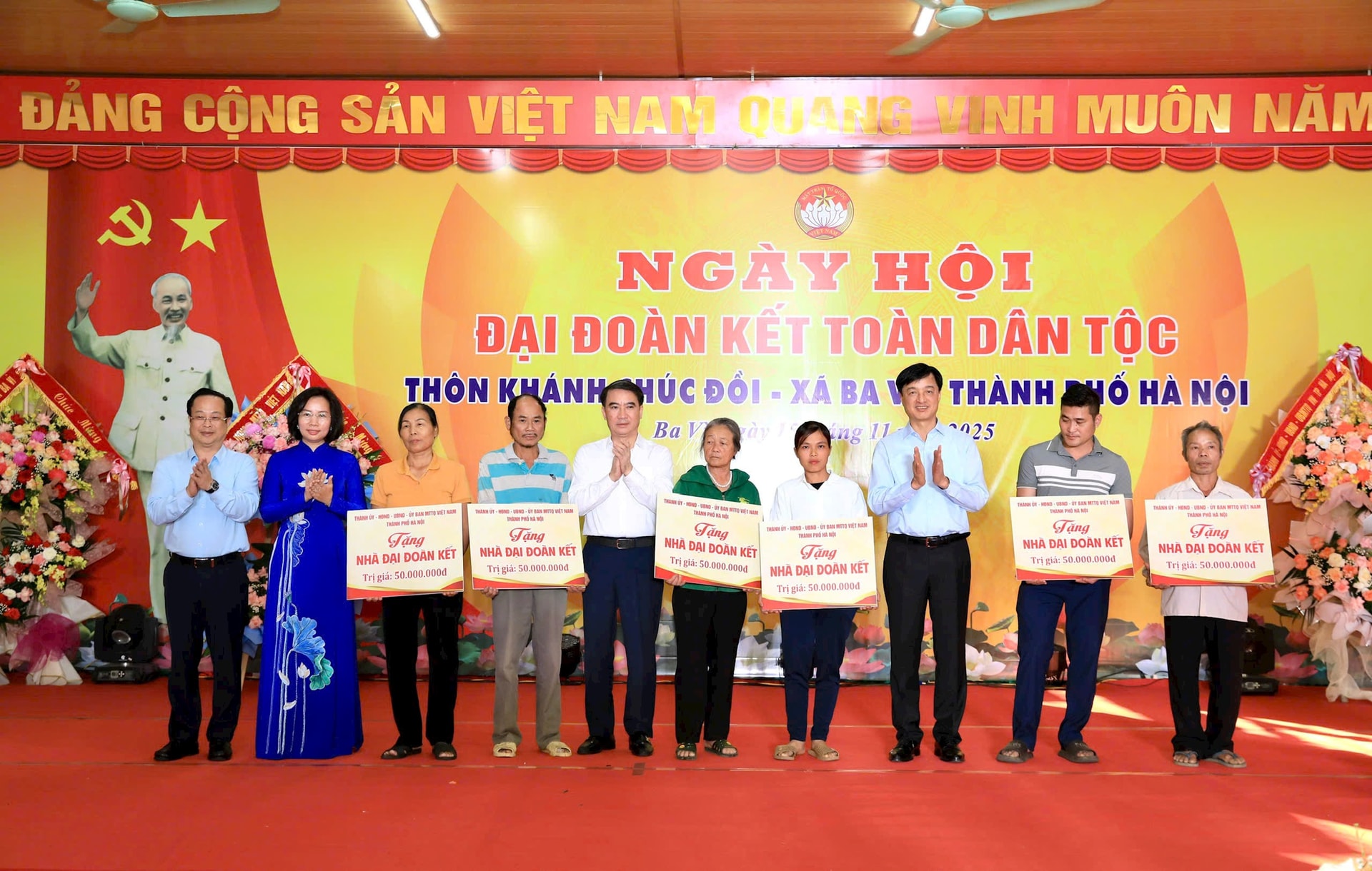 Bí thư Thành ủy Nguyễn Duy Ngọc chung vui Ngày hội Đại đoàn kết toàn dân tộc tại xã Ba Vì - ảnh 1