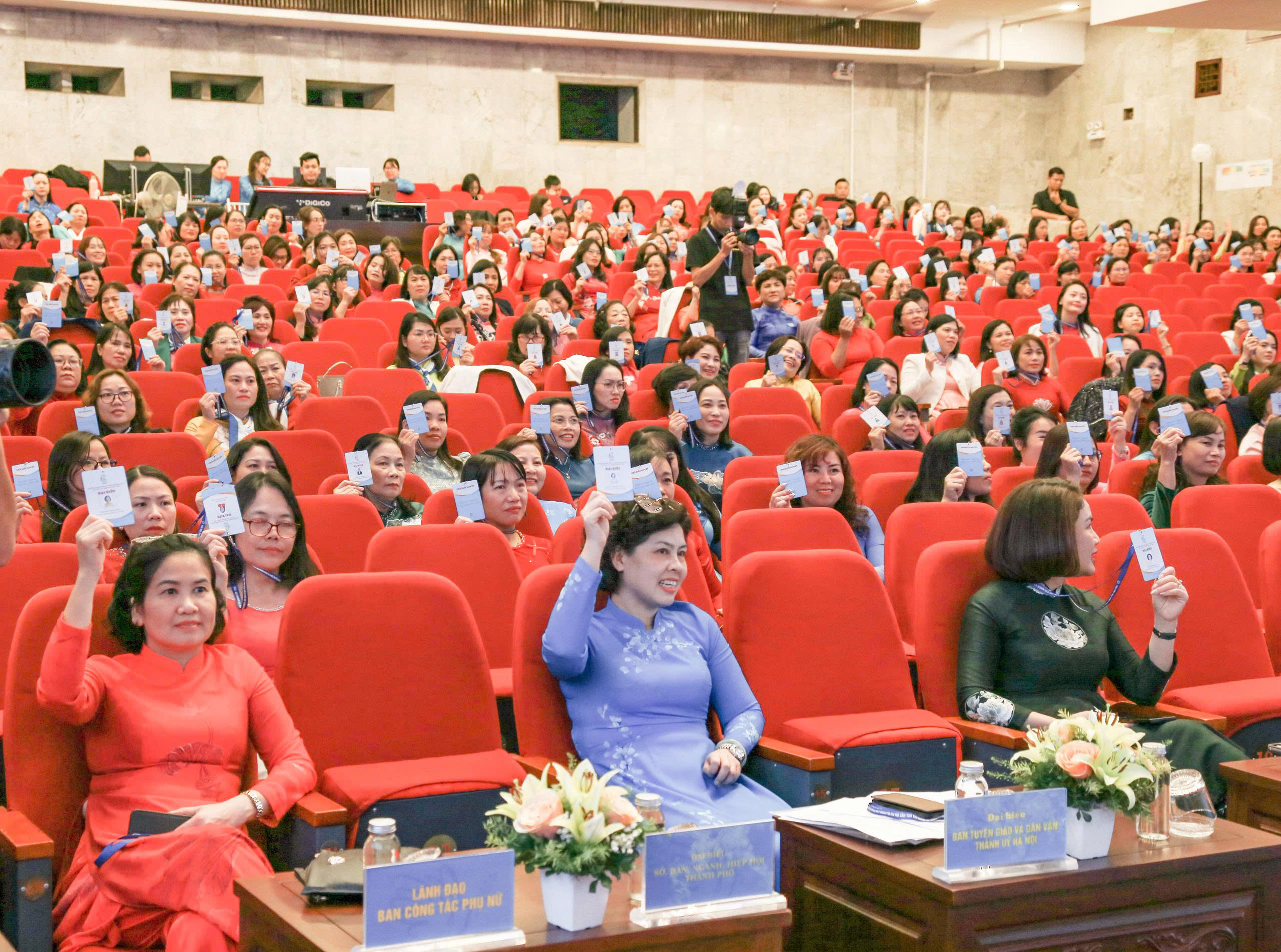 Phụ nữ Công an Thủ đô nguyện nỗ lực cống hiến, góp phần xây dựng Thủ đô an toàn, nhân ái, văn minh, hiện đại - ảnh 2