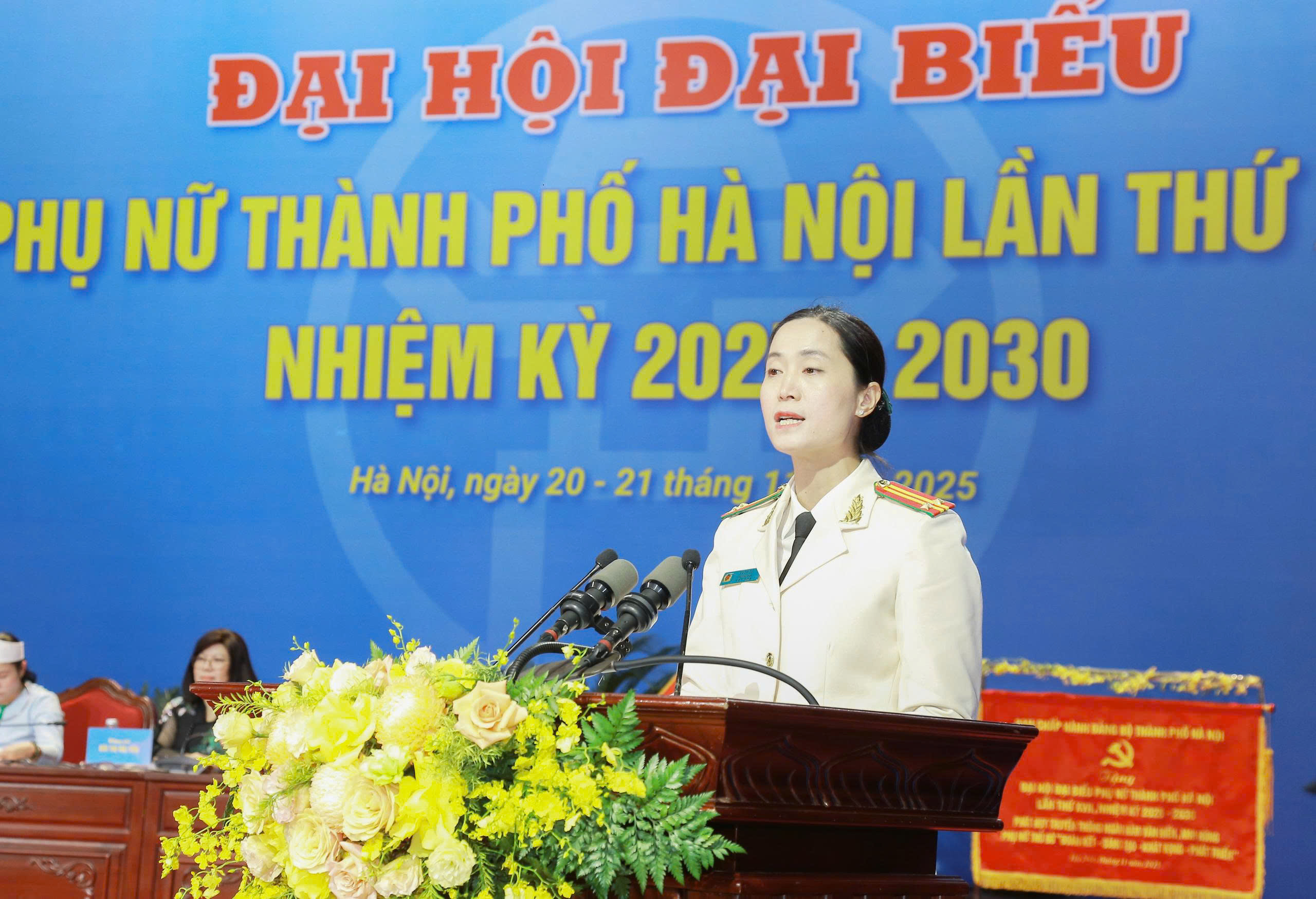 Phụ nữ Công an Thủ đô nguyện nỗ lực cống hiến, góp phần xây dựng Thủ đô an toàn, nhân ái, văn minh, hiện đại - ảnh 1