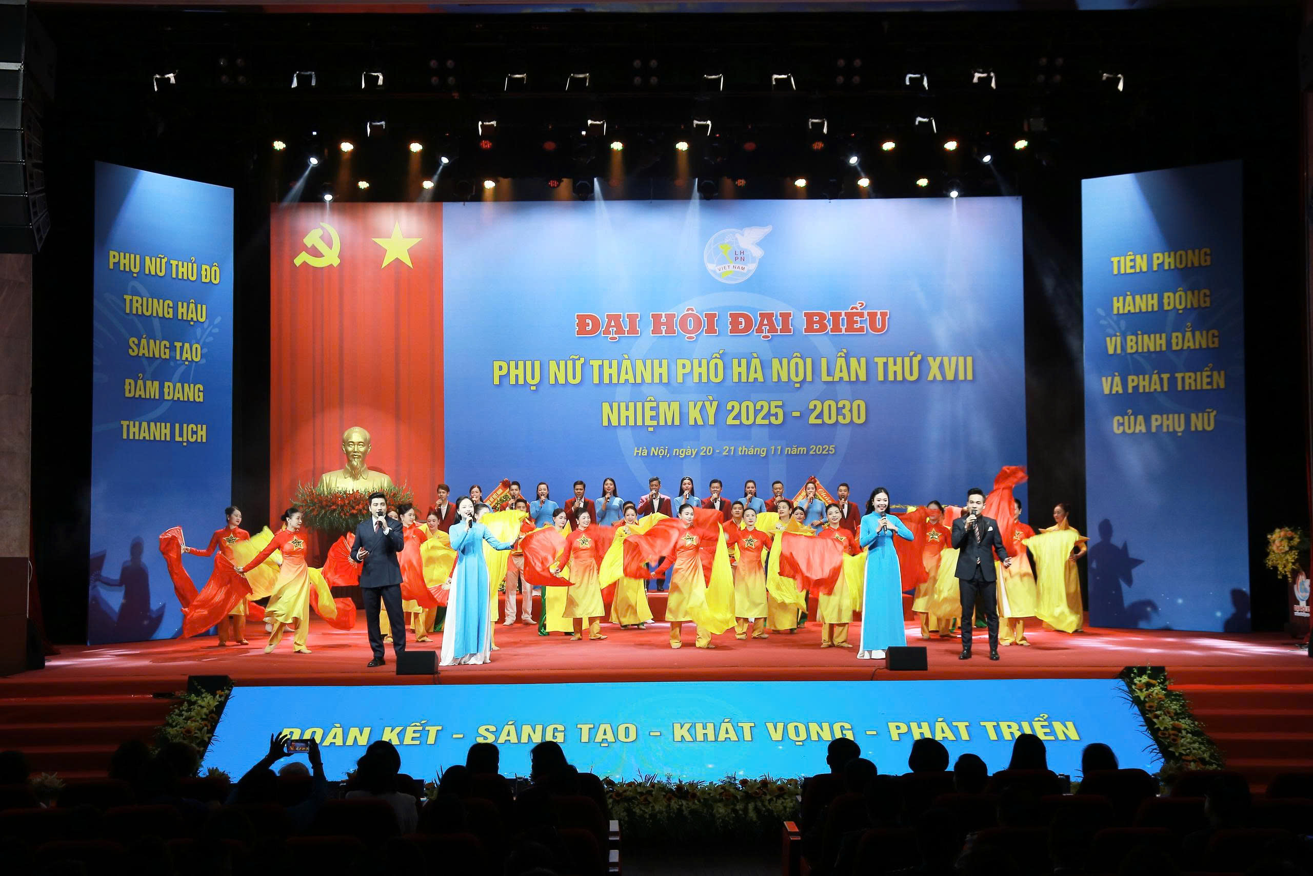 Xây dựng tổ chức Hội LHPN Hà Nội thực sự vững mạnh, tiêu biểu trong phong trào phụ nữ cả nước - ảnh 3