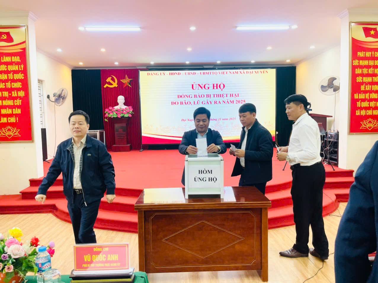  Hà Nội tích cực ủng hộ đồng bào miền Trung, Tây Nguyên khắc phục hậu quả mưa lũ - ảnh 8