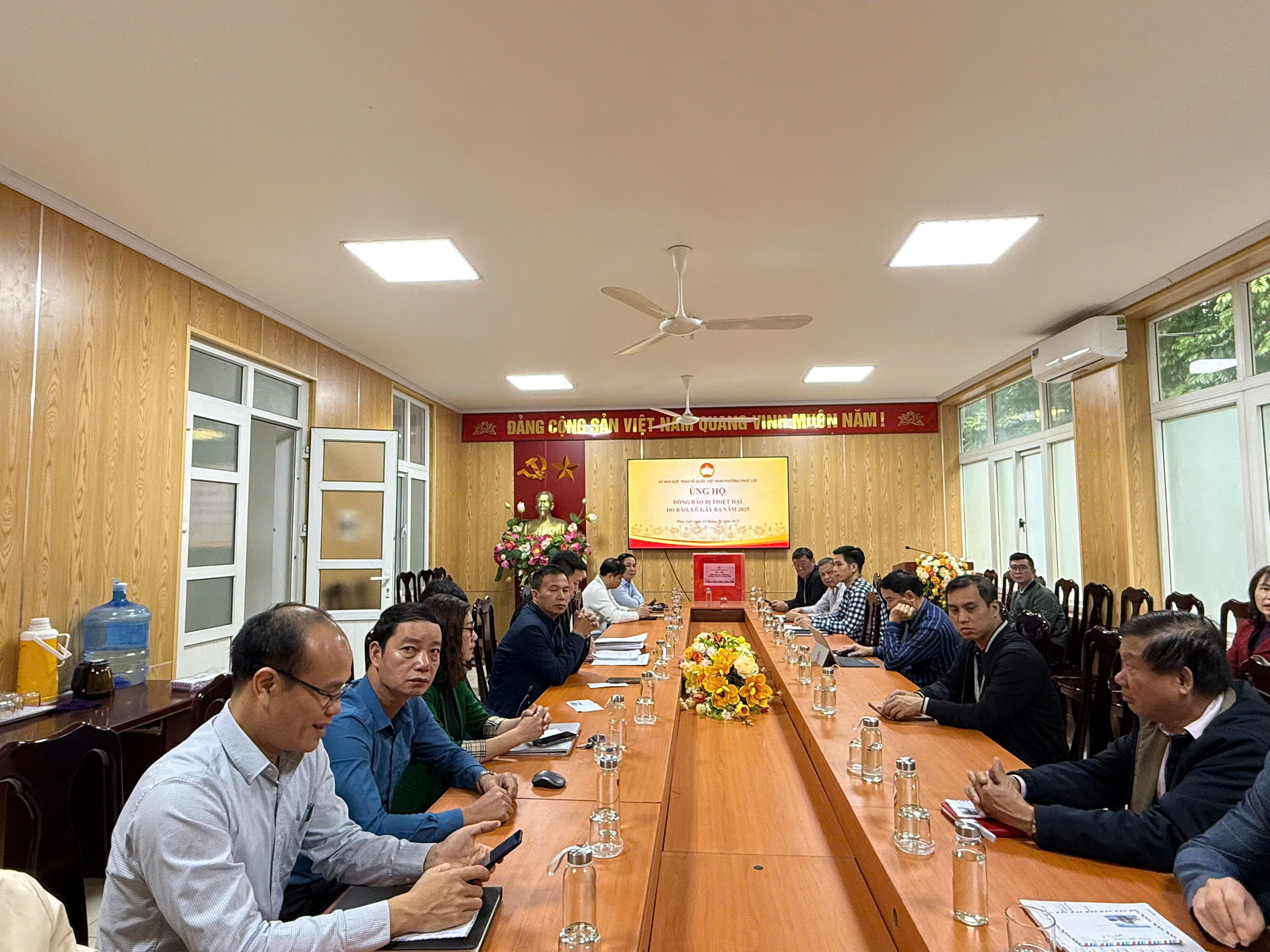  Hà Nội tích cực ủng hộ đồng bào miền Trung, Tây Nguyên khắc phục hậu quả mưa lũ - ảnh 6