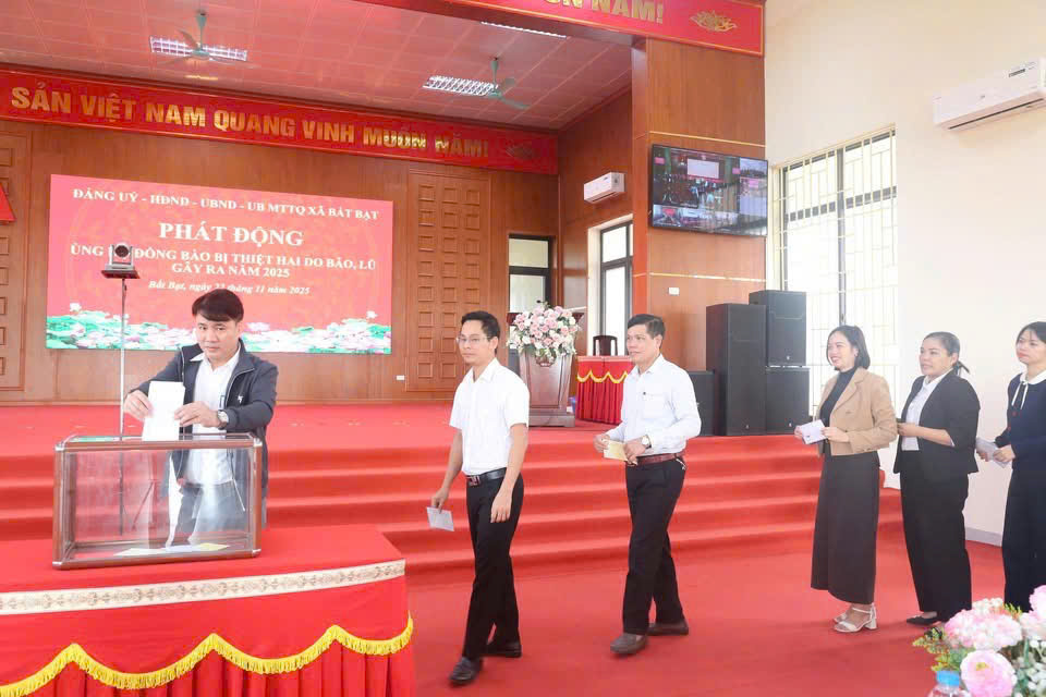  Hà Nội tích cực ủng hộ đồng bào miền Trung, Tây Nguyên khắc phục hậu quả mưa lũ - ảnh 10