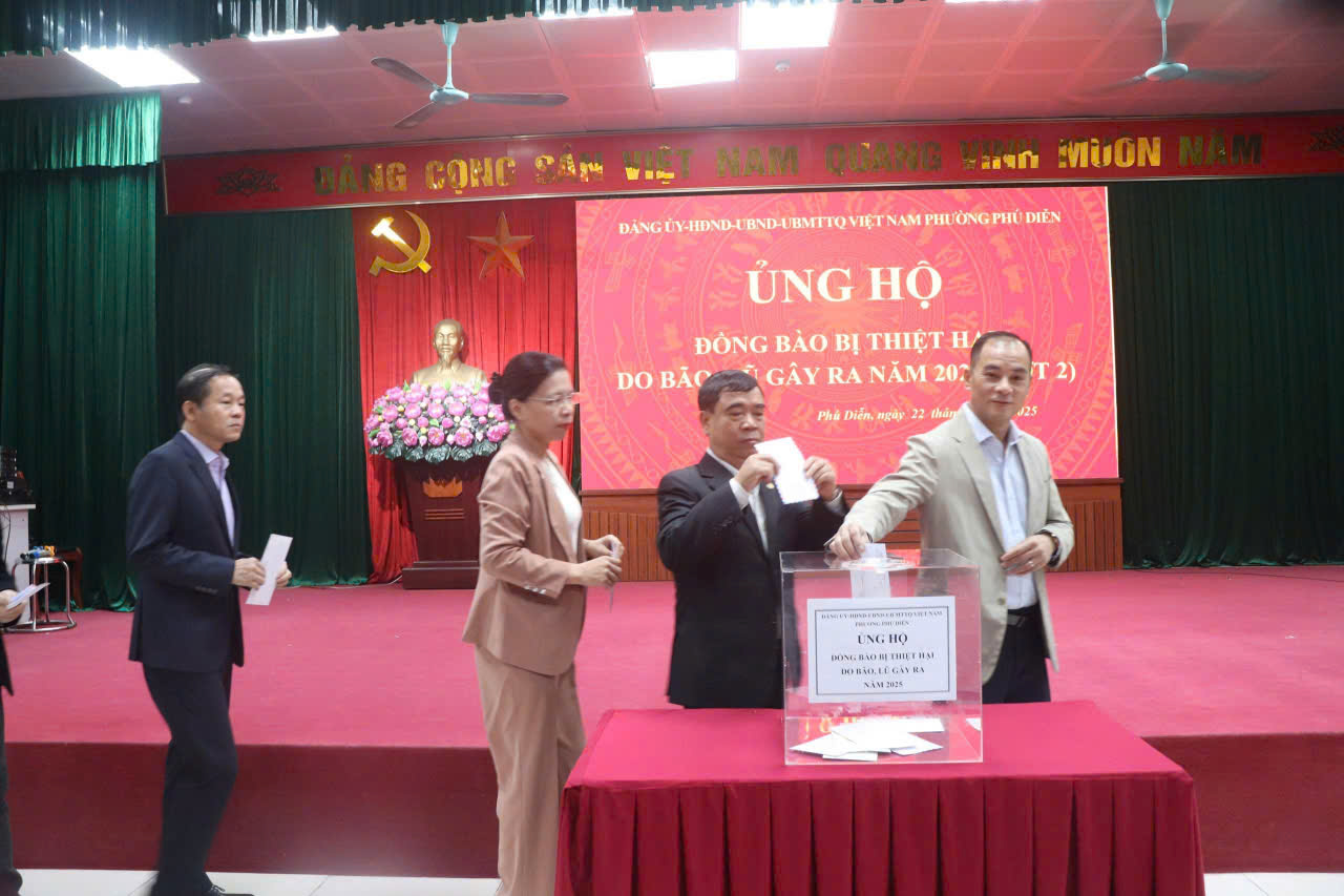  Hà Nội tích cực ủng hộ đồng bào miền Trung, Tây Nguyên khắc phục hậu quả mưa lũ - ảnh 9