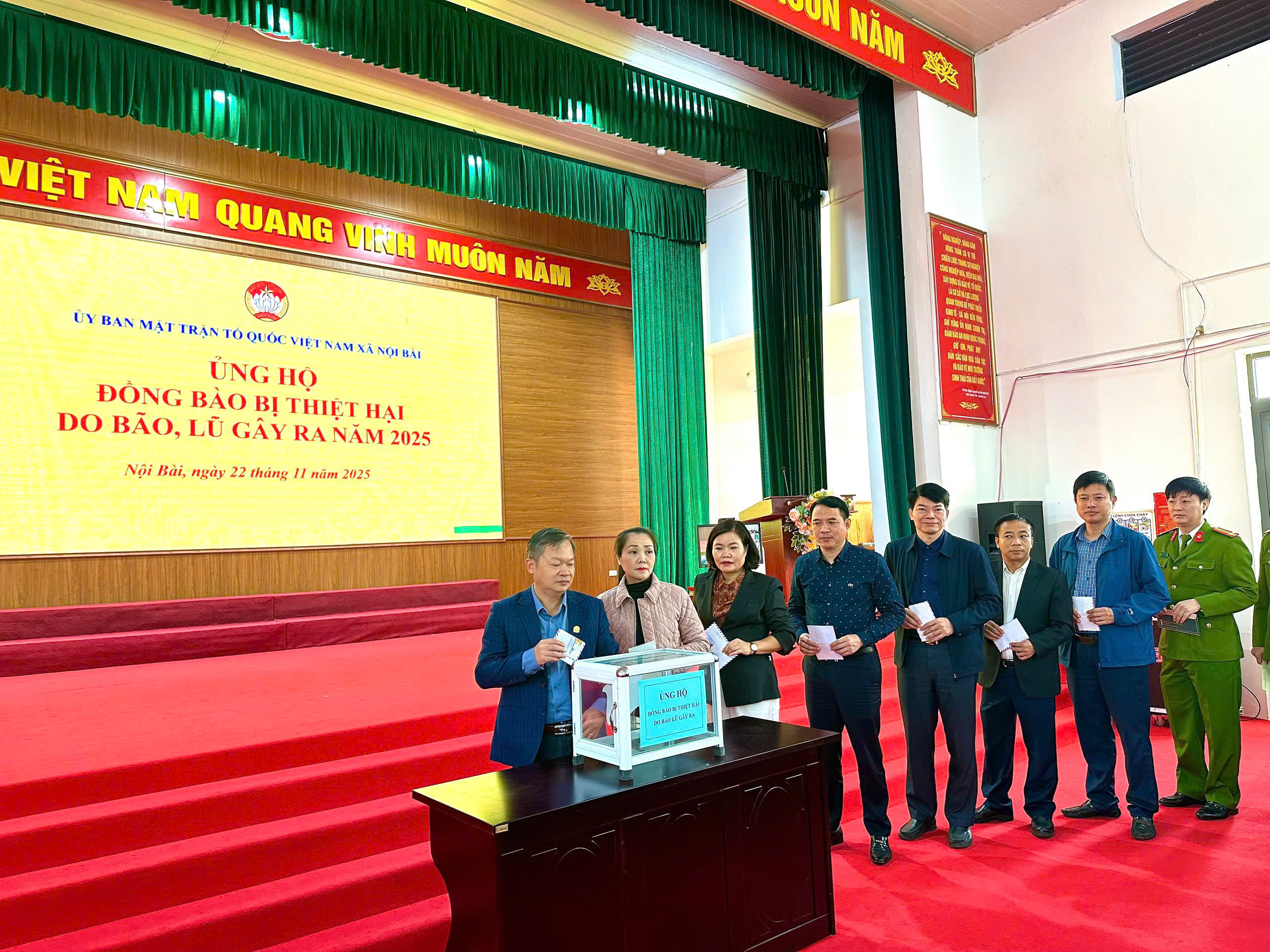  Hà Nội tích cực ủng hộ đồng bào miền Trung, Tây Nguyên khắc phục hậu quả mưa lũ - ảnh 5