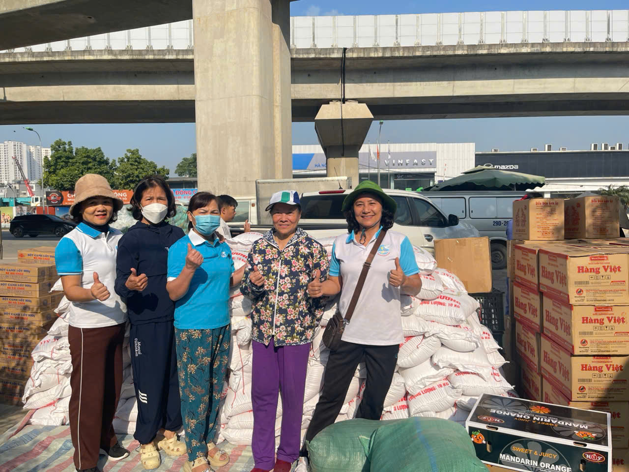 Cán bộ và nhân dân Hà Nội hướng về đồng bào miền Trung, Tây Nguyên - ảnh 3