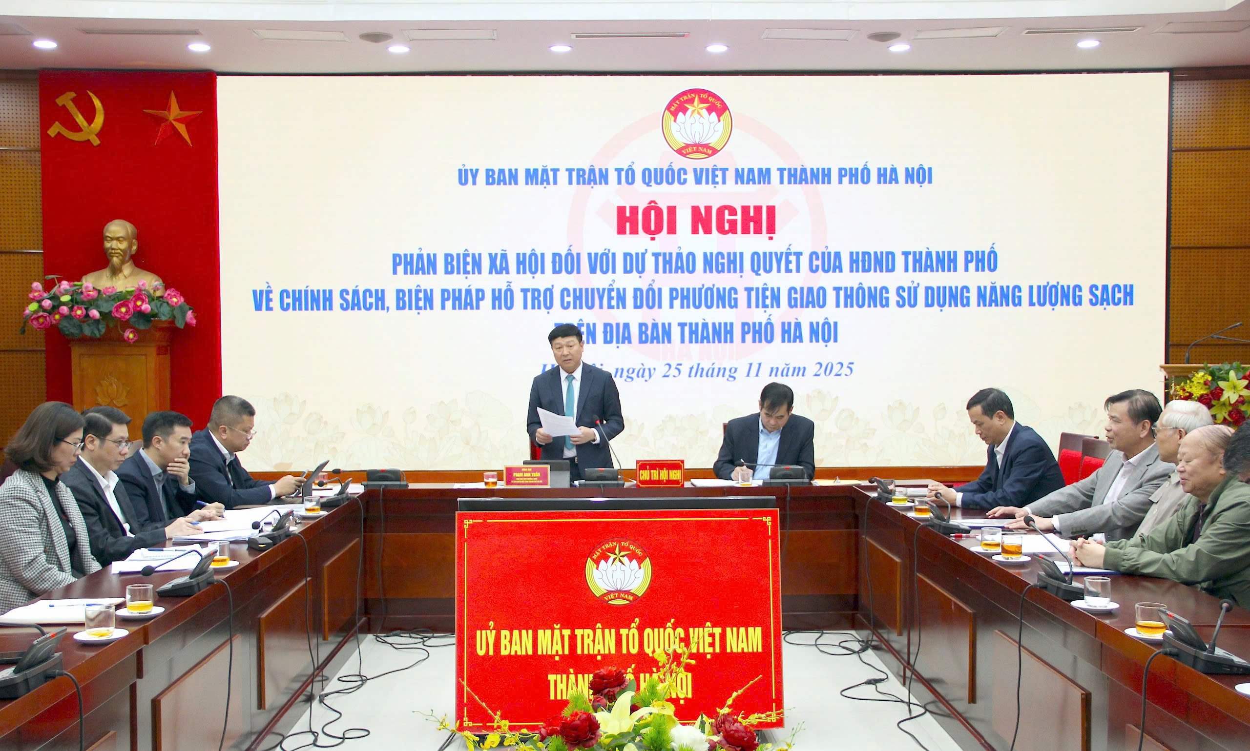 Hội nghị phản biện chính sách, biện pháp hỗ trợ chuyển đổi phương tiện giao thông sử dụng năng lượng sạch trên địa bàn thành phố Hà Nội - ảnh 2