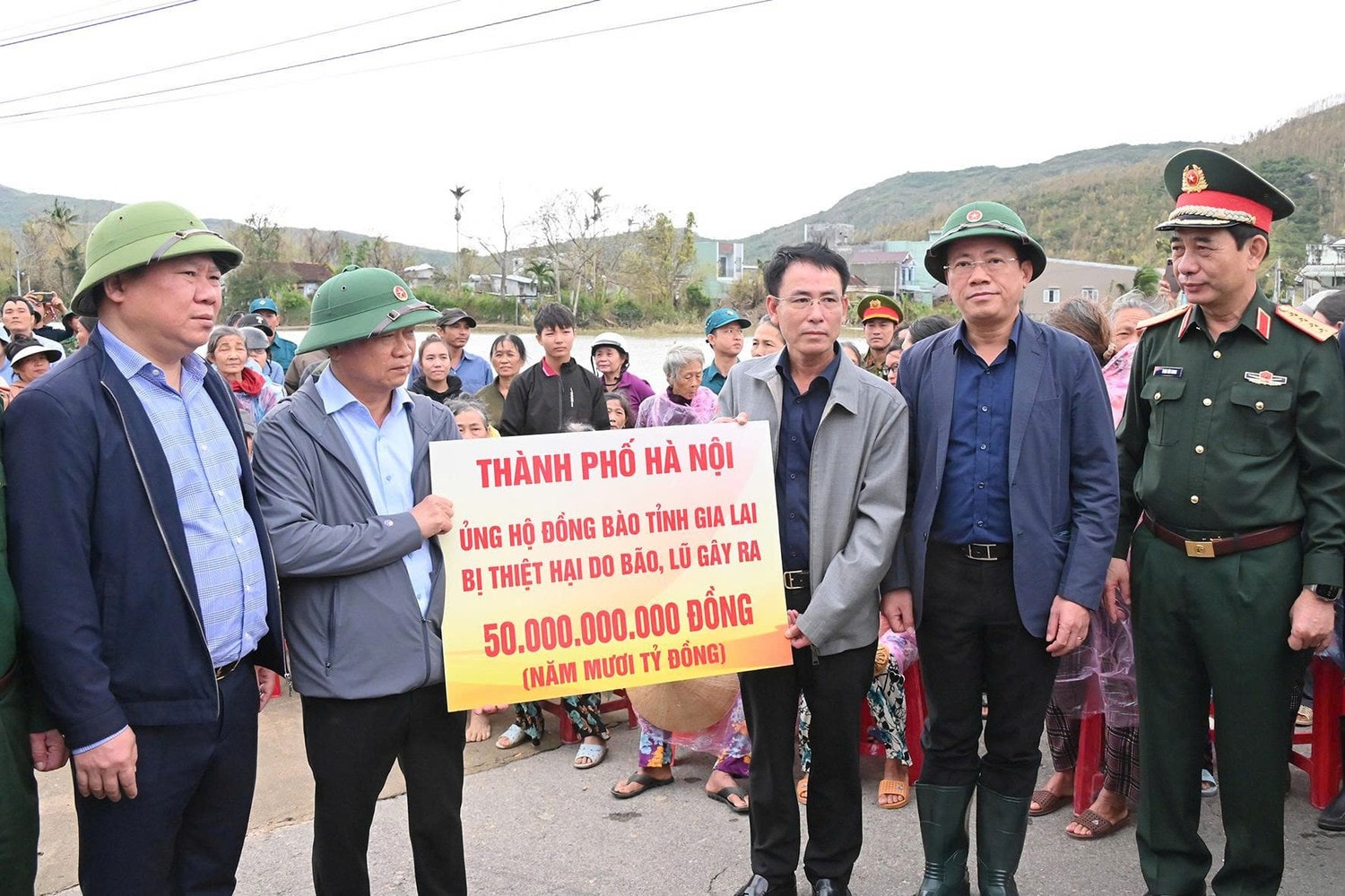 Hà Nội tiếp tục hỗ trợ tỉnh Gia Lai 200 tỷ đồng khắc phục hậu quả mưa lũ - ảnh 1