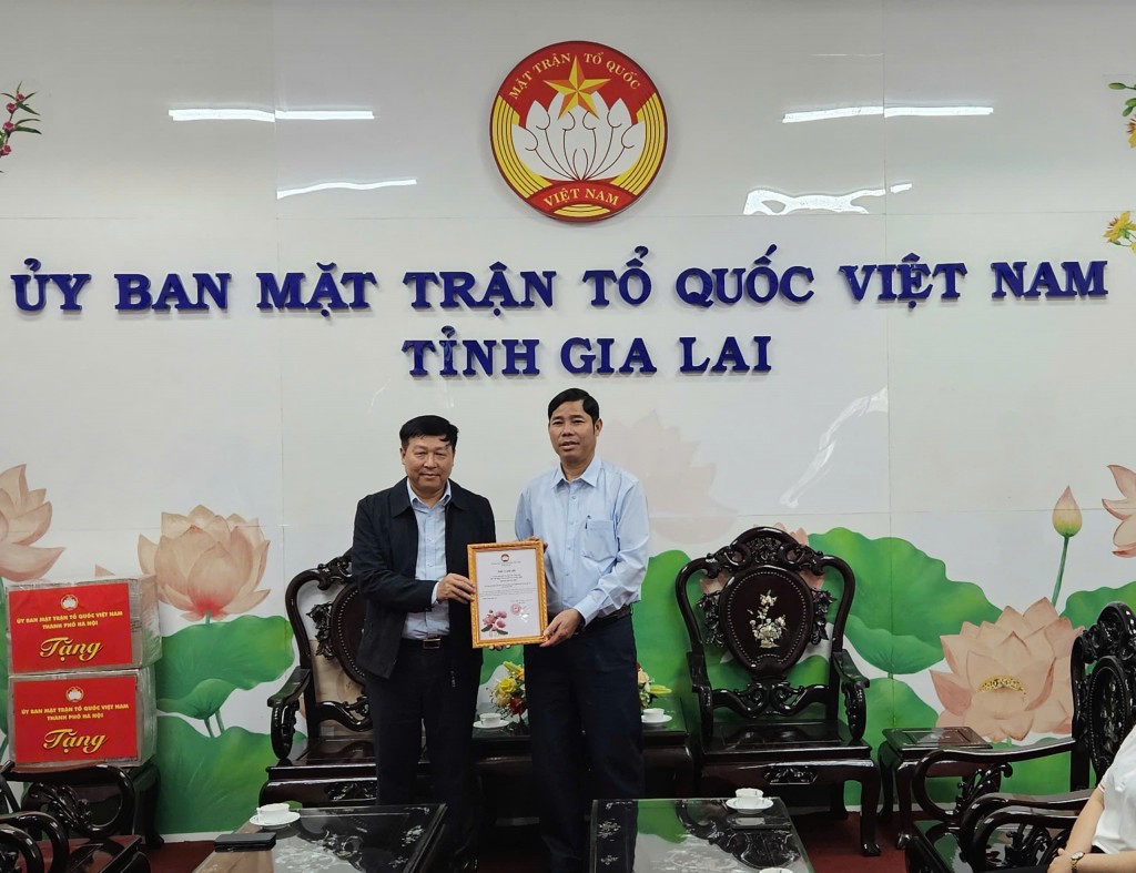 Ủy ban MTTQ Việt Nam TP Hà Nội thăm, chia sẻ khó khăn, gửi tặng 50 tấn nhu yếu phẩm tới Nhân dân tỉnh Gia Lai  ​ - ảnh 1