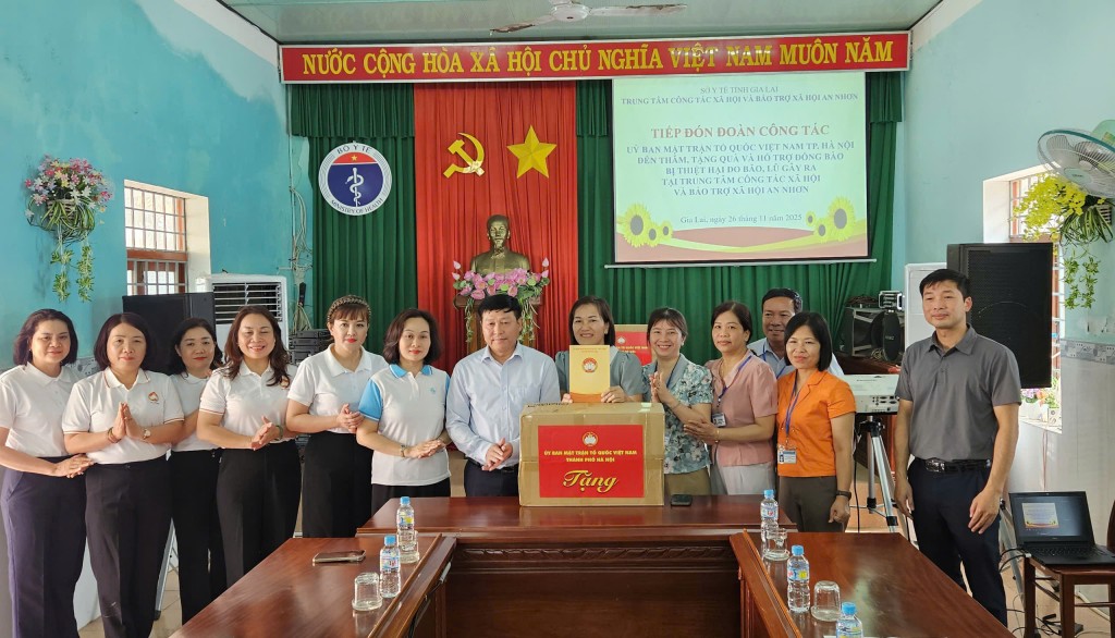 Ủy ban MTTQ Việt Nam TP Hà Nội thăm, chia sẻ khó khăn, gửi tặng 50 tấn nhu yếu phẩm tới Nhân dân tỉnh Gia Lai  ​ - ảnh 5