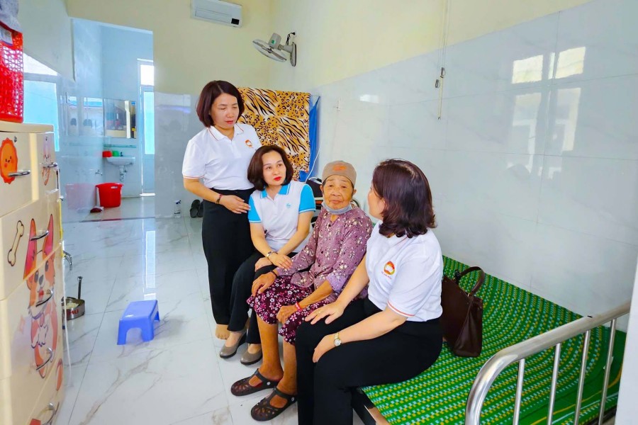 Ủy ban MTTQ Việt Nam TP Hà Nội thăm, chia sẻ khó khăn, gửi tặng 50 tấn nhu yếu phẩm tới Nhân dân tỉnh Gia Lai  ​ - ảnh 8