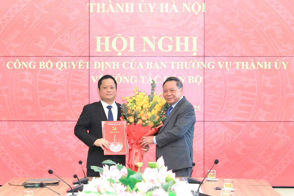 Phó Chủ nhiệm Văn phòng Quốc hội giữ chức vụ Phó Trưởng ban Ban Tuyên giáo và Dân vận Thành ủy Hà Nội - ảnh 1