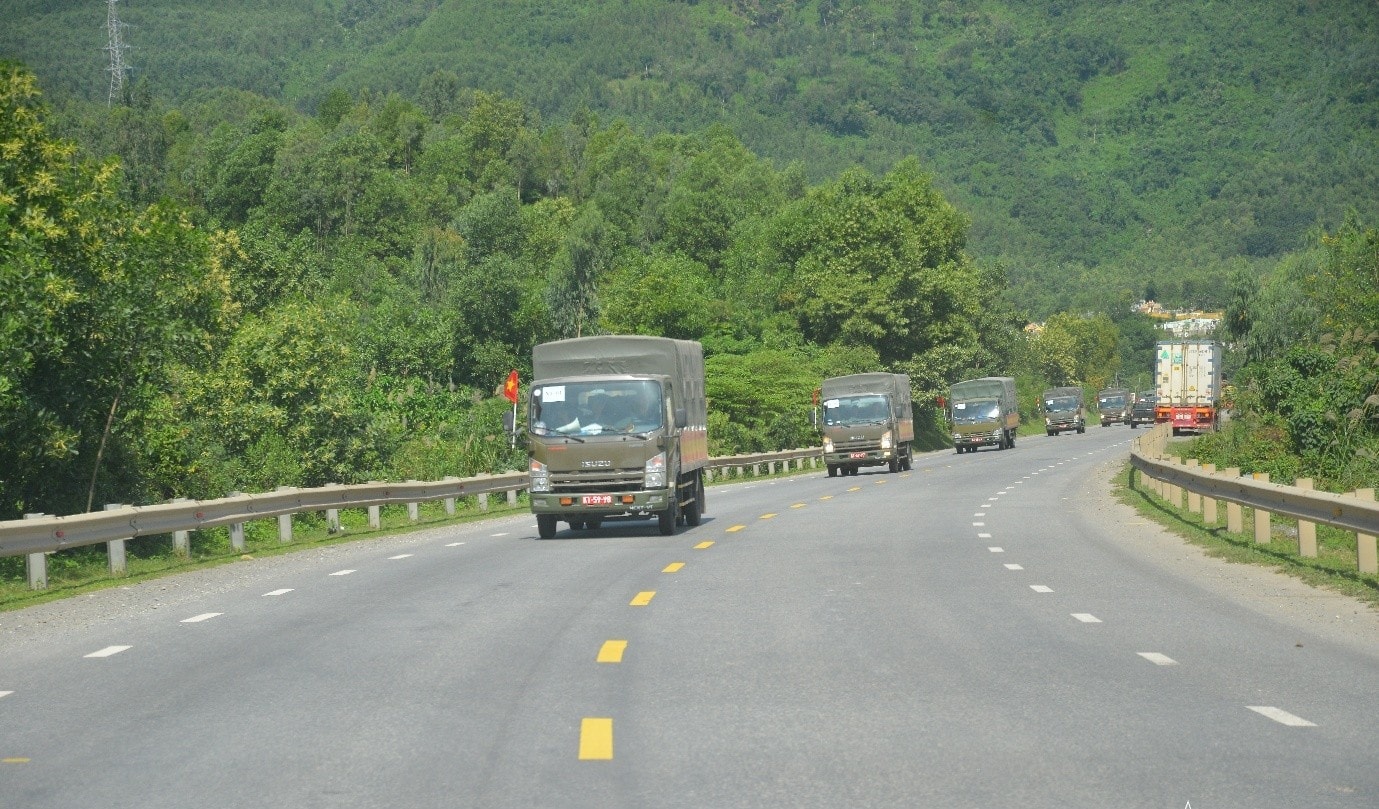 ​   30 tấn hàng - tình cảm sâu nặng của người dân Thủ đô đã kịp thời đến với đồng bào Gia Lai - ảnh 2