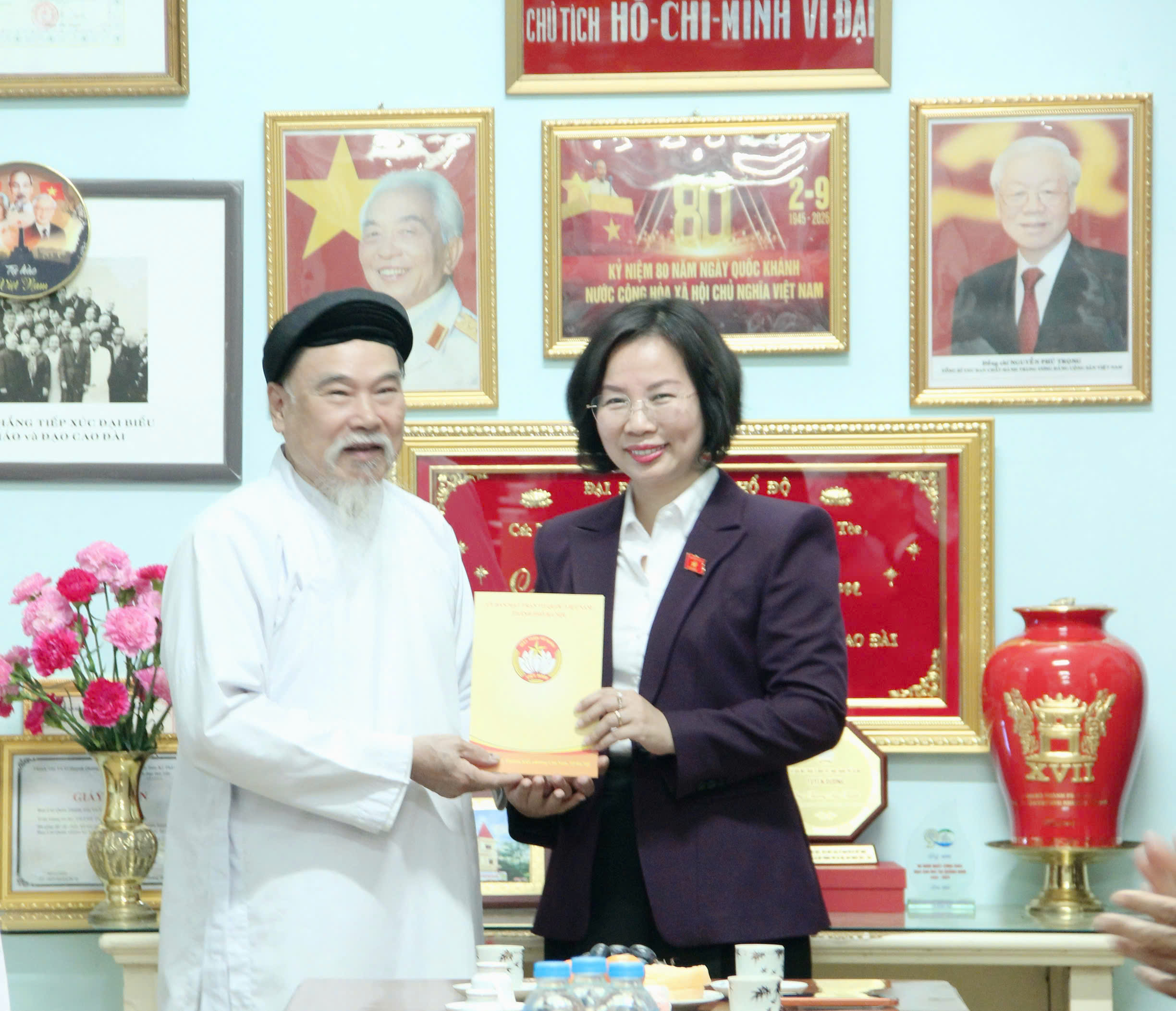 Lãnh đạo Ủy ban MTTQ Việt Nam TP Hà Nội thăm, chúc mừng Họ đạo Cao Đài Thủ đô Hà Nội - ảnh 1