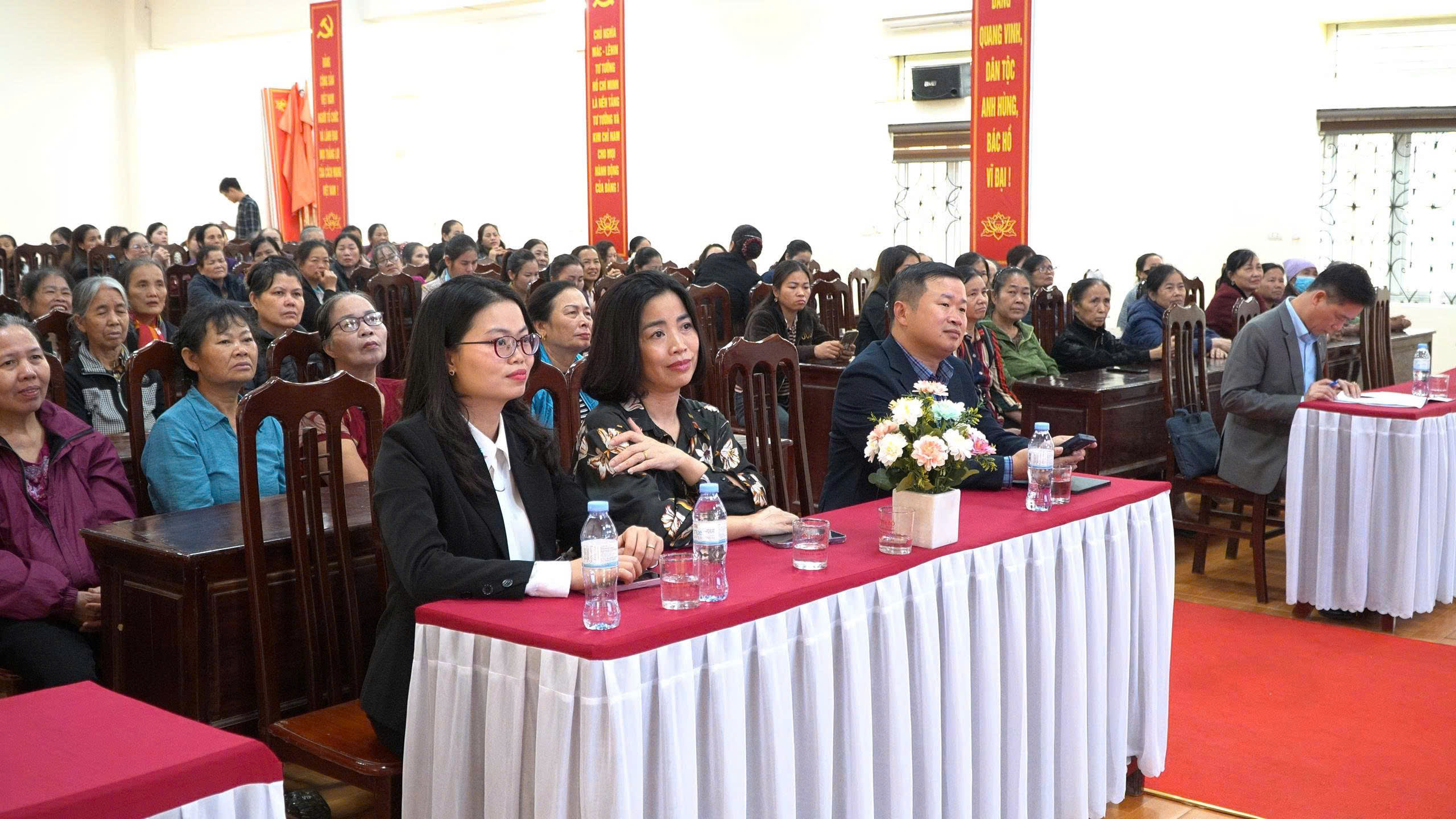 Hội LHPN xã Dân Hòa tuyên truyền về An toàn giao thông cho cán bộ, hội viên phụ nữ - ảnh 1