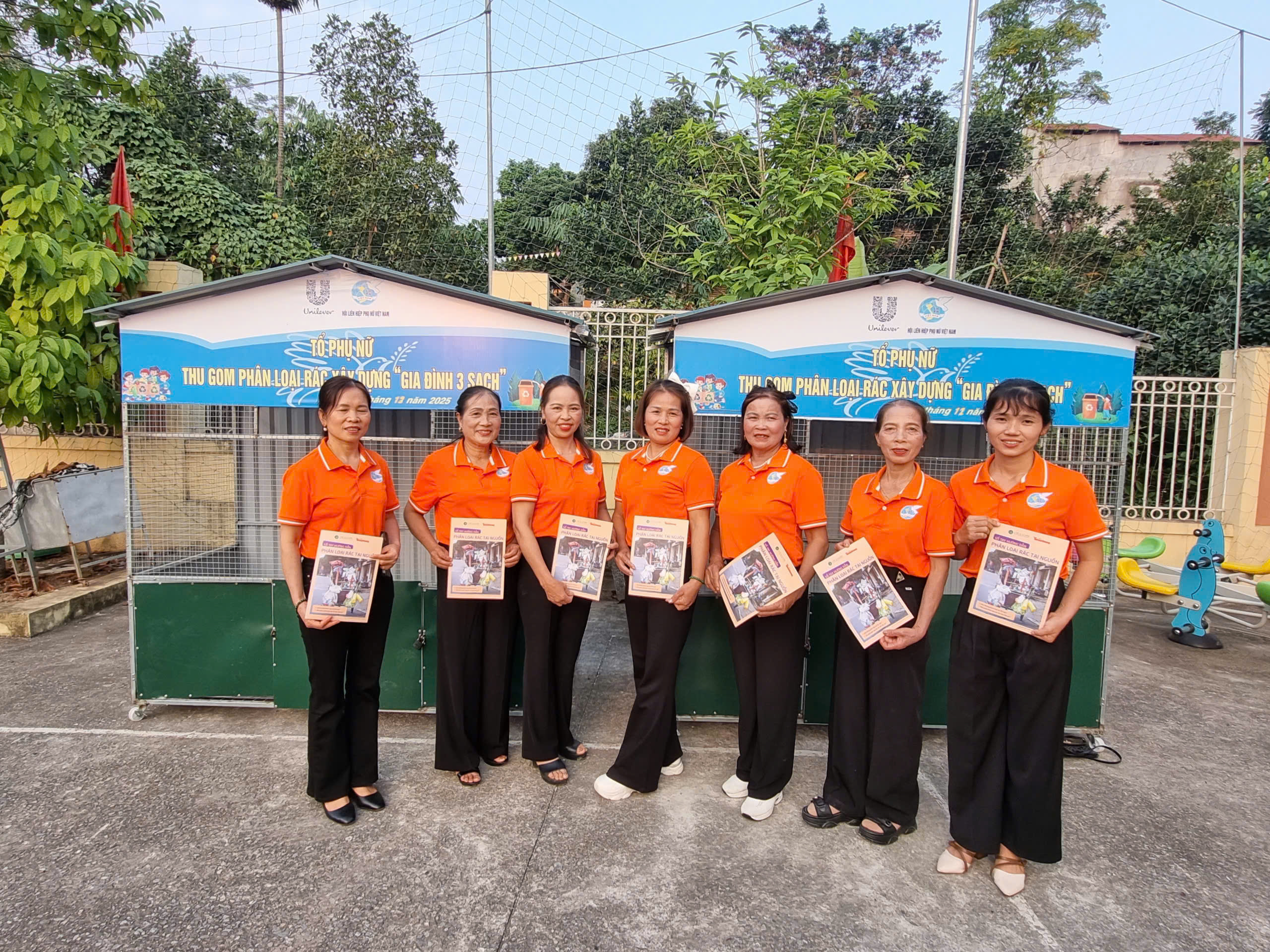 Hội LHPN xã Bất Bạt ra mắt mô hình “Thu gom, phân loại rác xây dựng gia đình 3 sạch” - ảnh 5