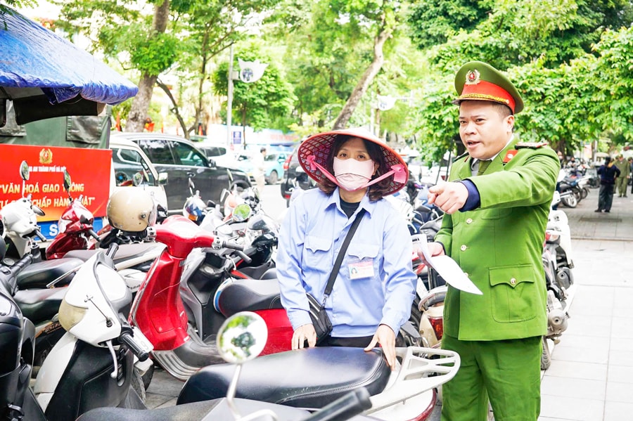 Huy động sức mạnh tổng hợp của cả hệ thống chính trị giải quyết triệt để điểm nghẽn về trật tự đô thị - ảnh 1