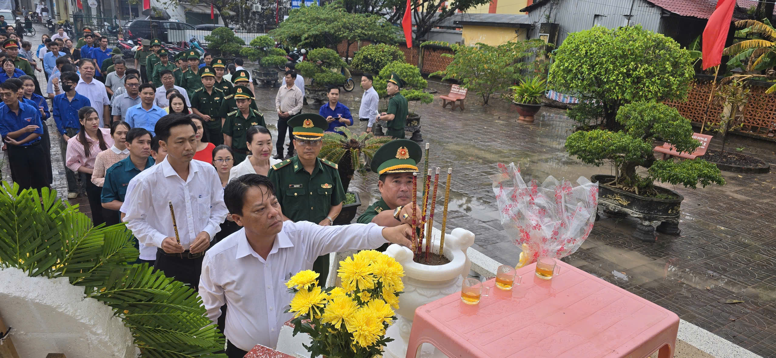 Tuổi trẻ Biên phòng Rạch Gốc tri ân, tiếp lửa truyền thống cách mạng - ảnh 2