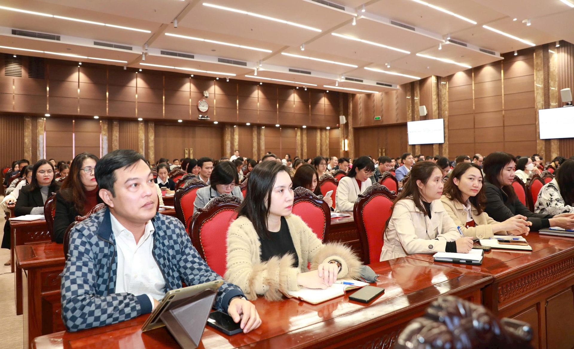  Hơn 3.500 cán bộ được tập huấn công tác cải cách hành chính, lập và nộp hồ sơ lưu trữ - ảnh 1