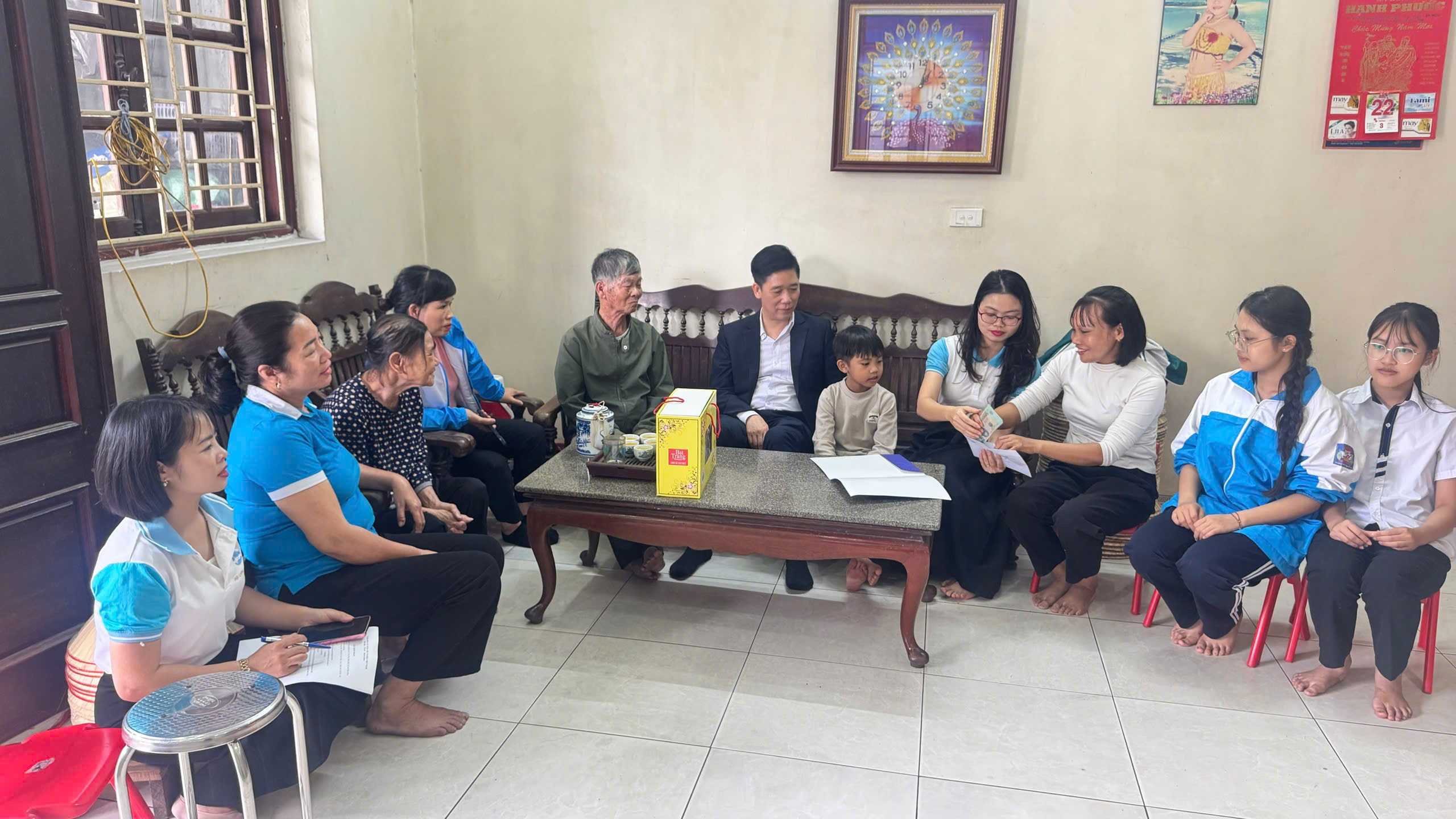 Hội LHPN xã Dân Hoà trao kinh phí “Mẹ đỡ đầu” năm 2026 cho các em nhỏ có hoàn cảnh đặc biệt khó khăn - ảnh 5