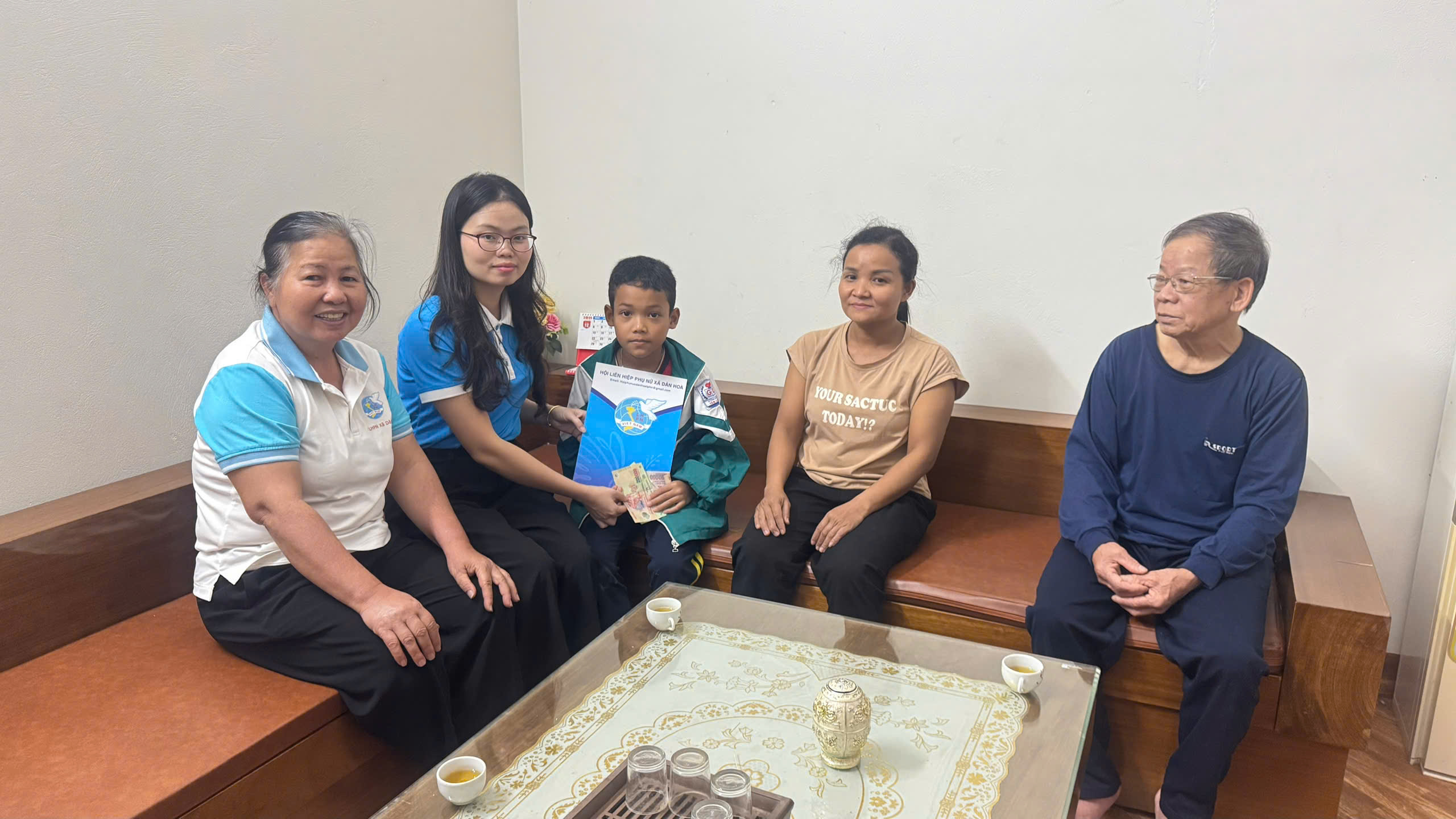 Hội LHPN xã Dân Hoà trao tặng quà cho hội viên phụ nữ và trẻ em mồ côi có hoàn cảnh khó khăn - ảnh 2