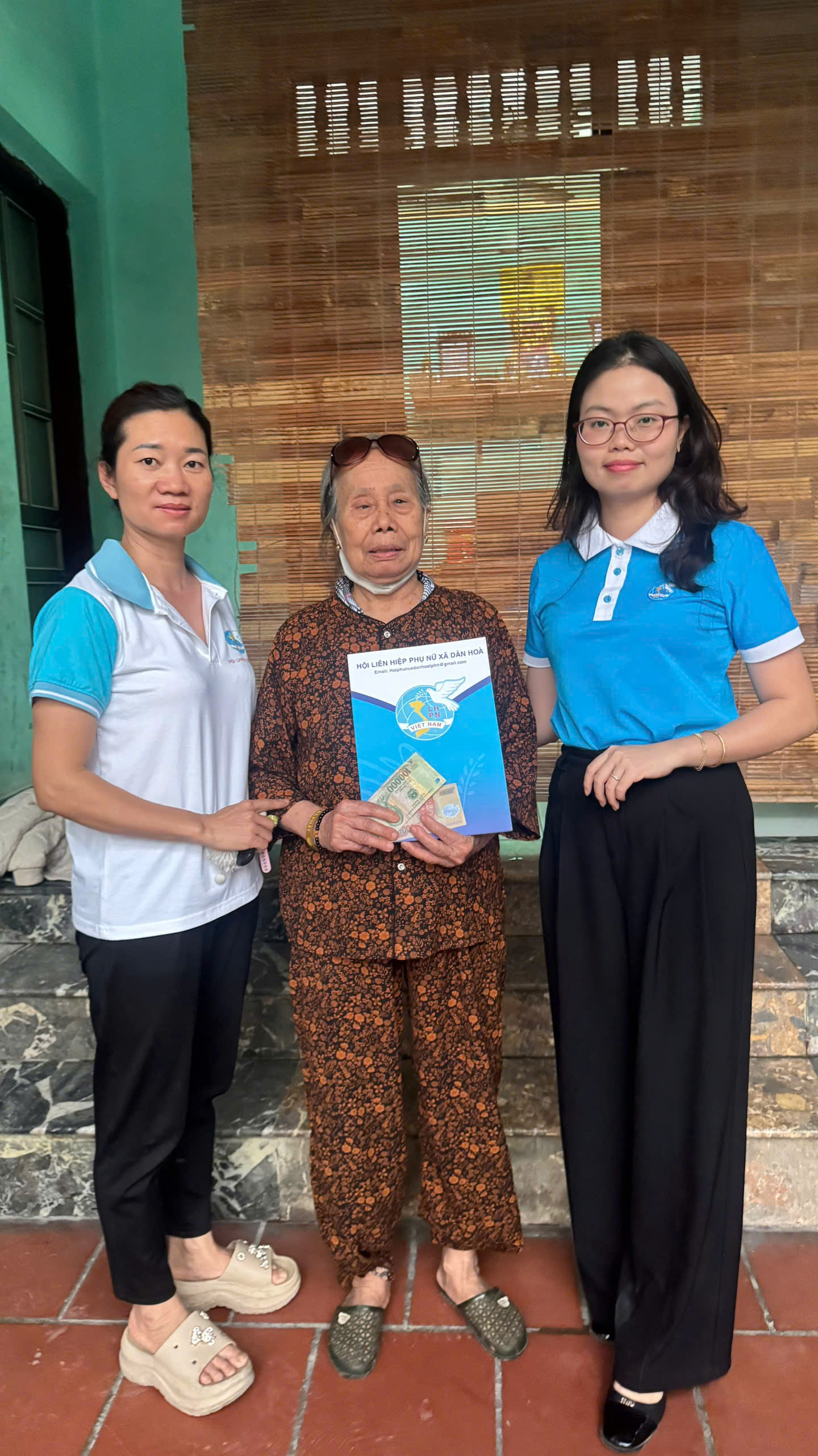 Hội LHPN xã Dân Hoà trao tặng quà cho hội viên phụ nữ và trẻ em mồ côi có hoàn cảnh khó khăn - ảnh 3