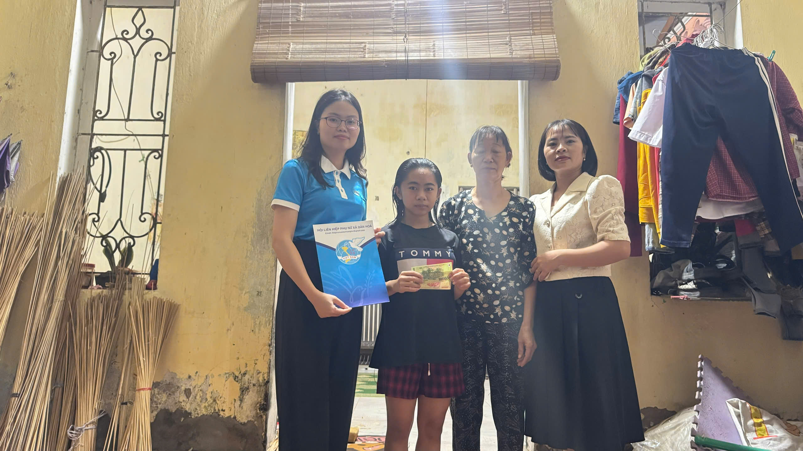 Hội LHPN xã Dân Hoà trao tặng quà cho hội viên phụ nữ và trẻ em mồ côi có hoàn cảnh khó khăn - ảnh 4