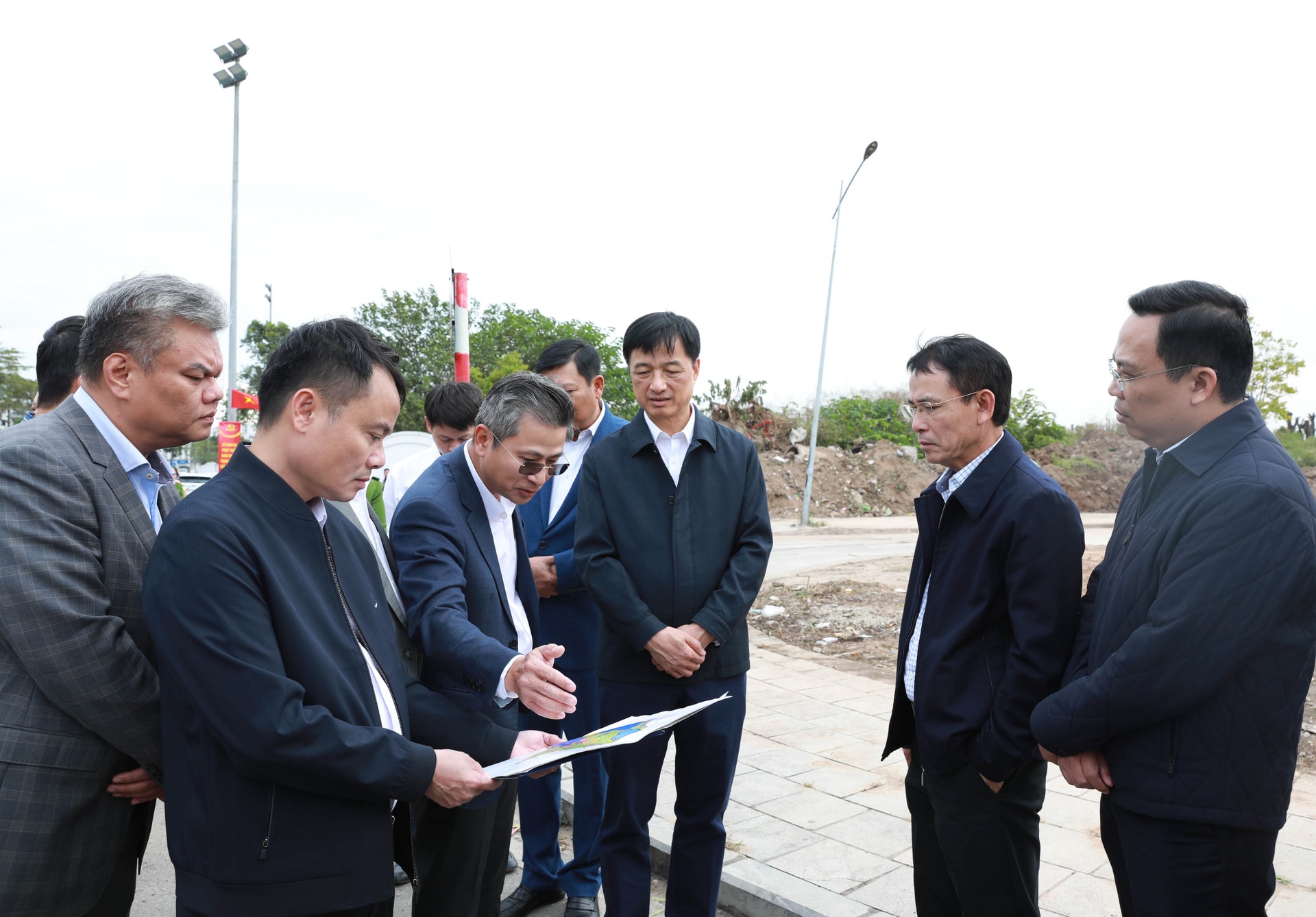 Đồng chí Bí thư Thành ủy Nguyễn Duy Ngọc kiểm tra công tác giải phóng mặt bằng, tiến độ các dự án trọng điểm - ảnh 1