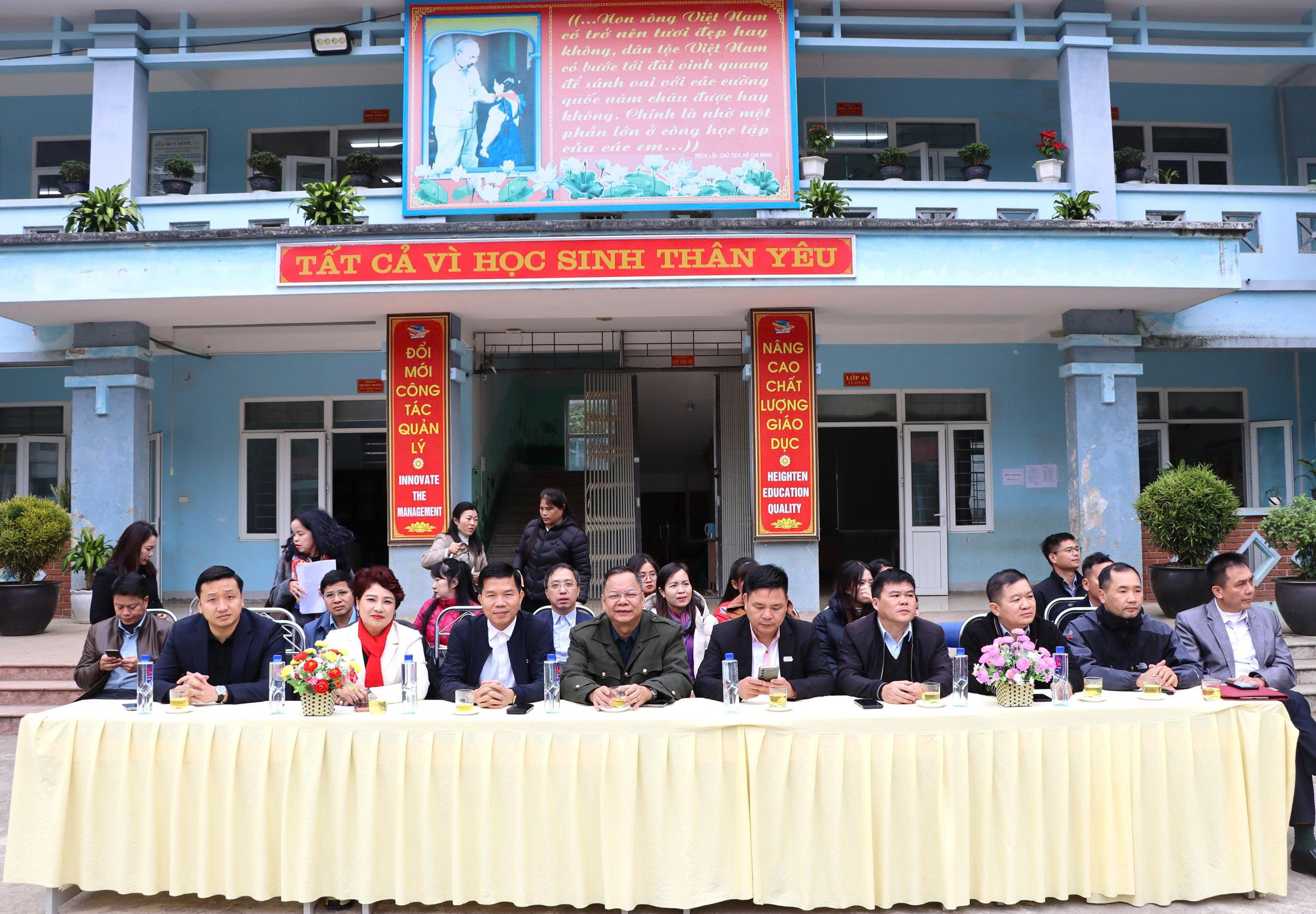  Mang yêu thương sưởi ấm mùa đông cho học sinh vùng cao - ảnh 2