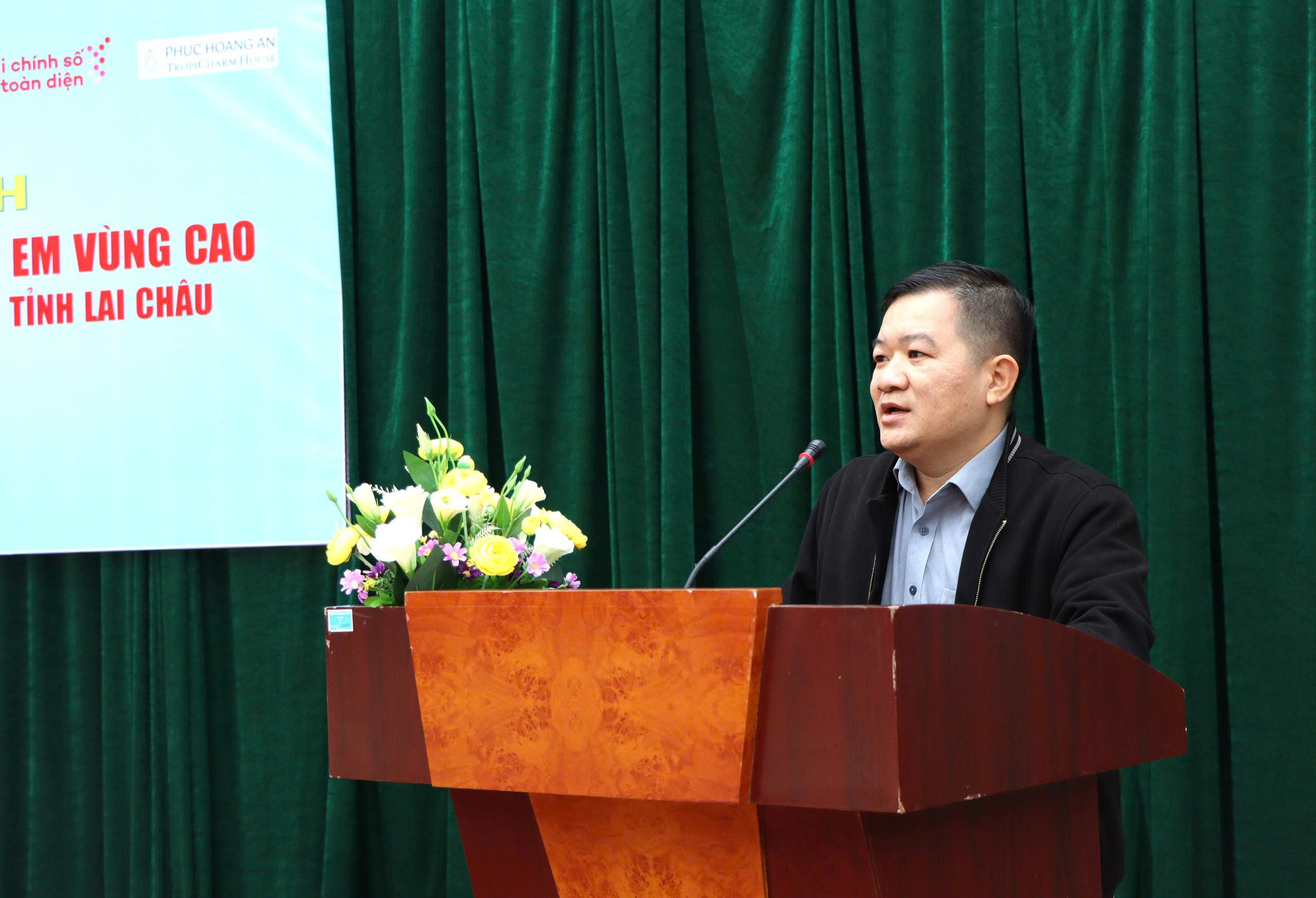  Mang yêu thương sưởi ấm mùa đông cho học sinh vùng cao - ảnh 10