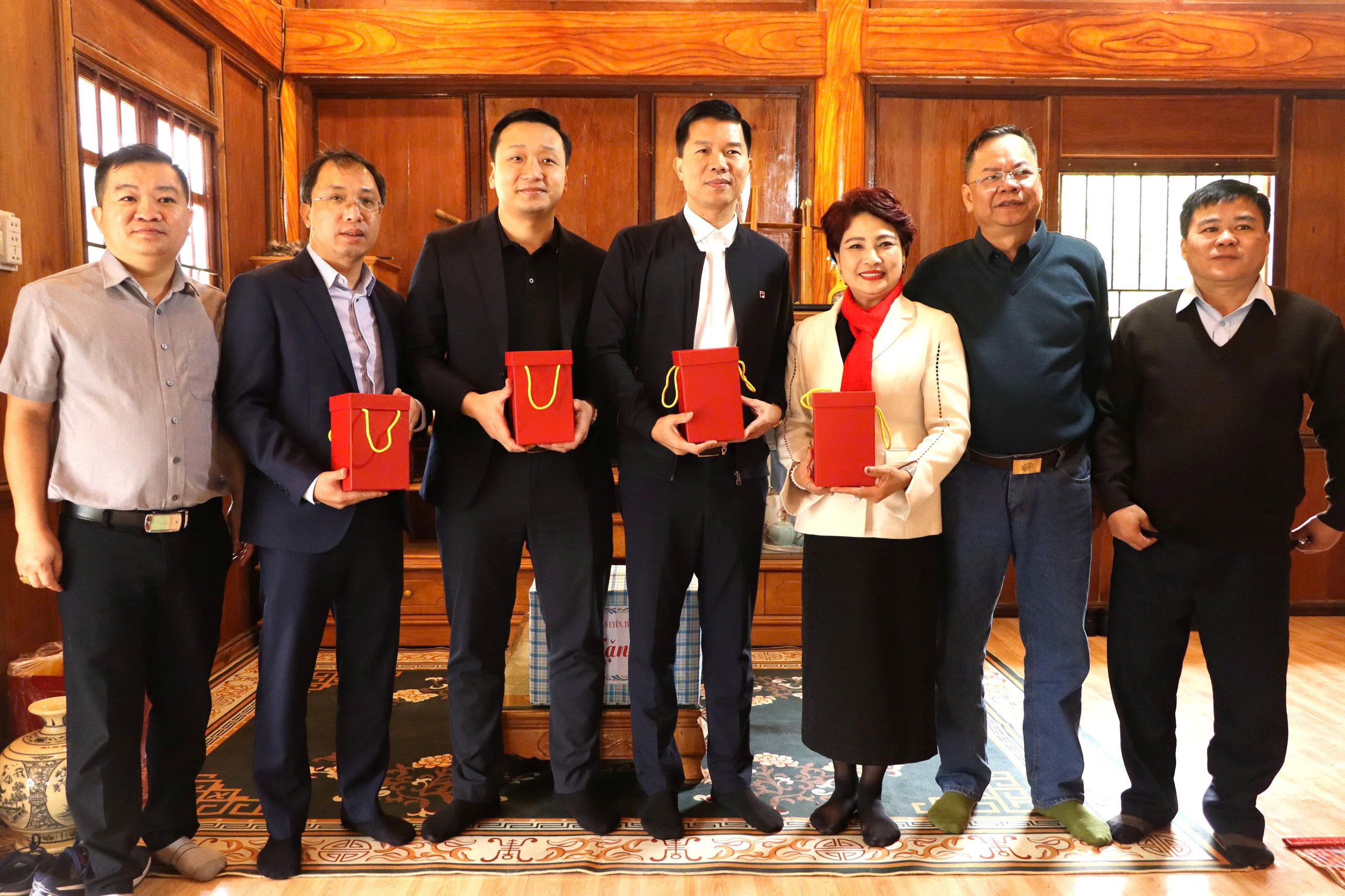  Mang yêu thương sưởi ấm mùa đông cho học sinh vùng cao - ảnh 16