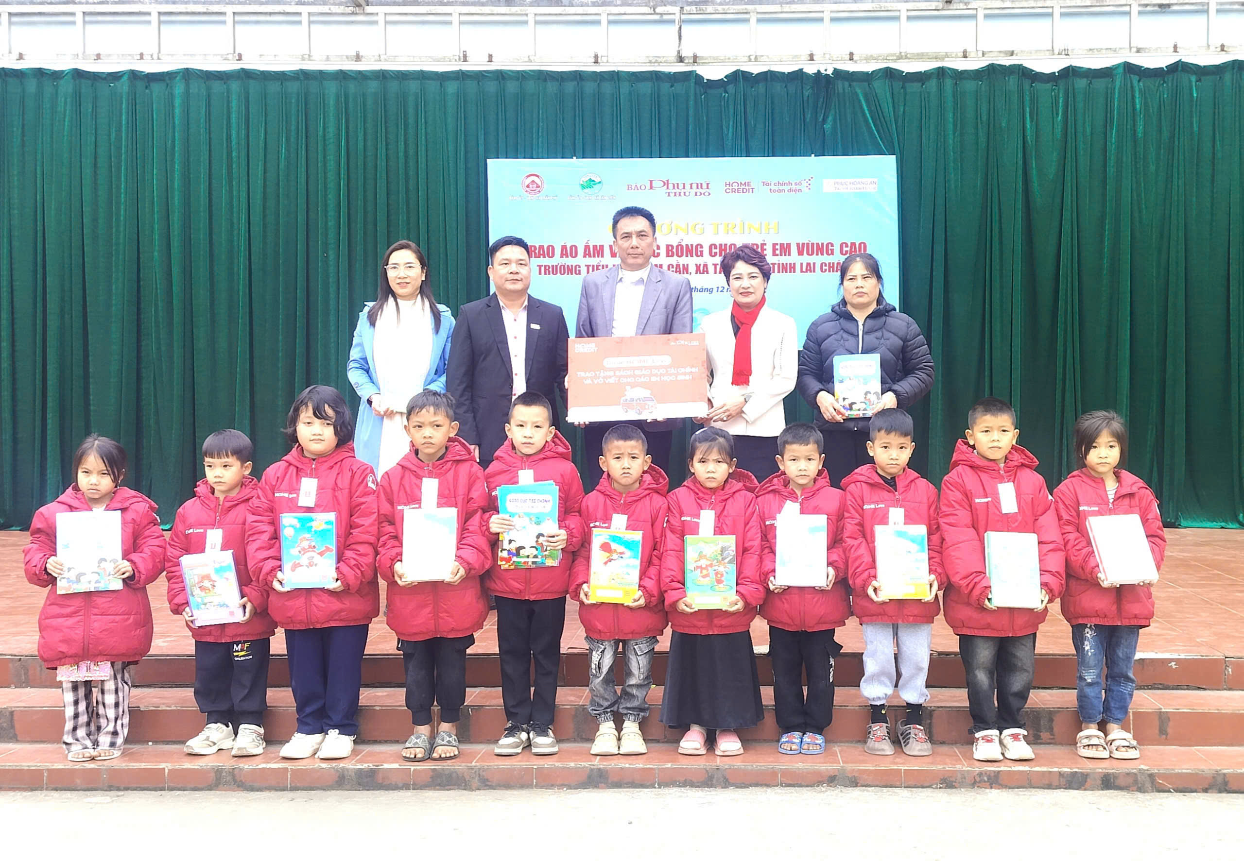  Mang yêu thương sưởi ấm mùa đông cho học sinh vùng cao - ảnh 9