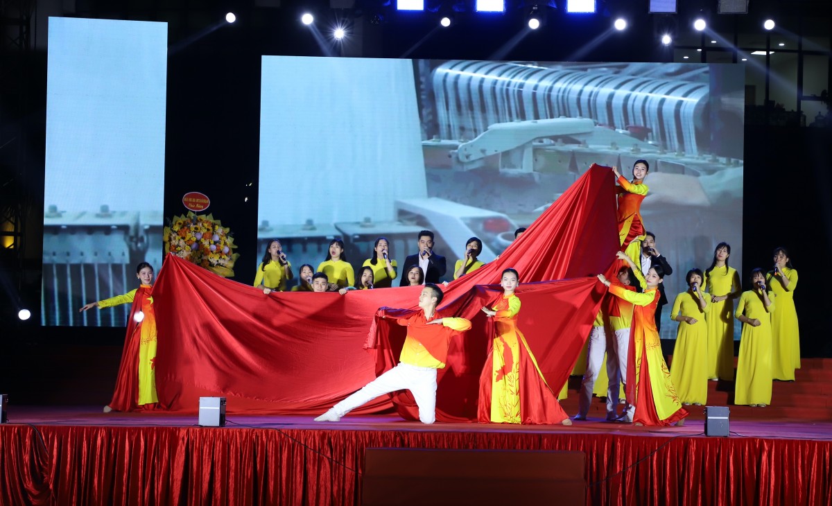 Rộn ràng Chương trình nghệ thuật chào mừng thành công Đại hội Công đoàn thành phố Hà Nội lần thứ XVIII - ảnh 2