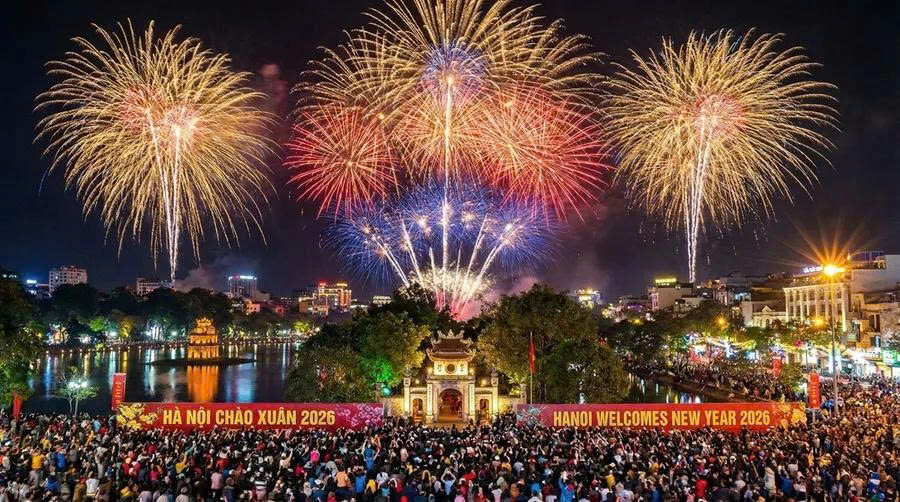 ​  Hà Nội: Mãn nhãn màn pháo hoa chào đón năm mới 2026 - ảnh 1