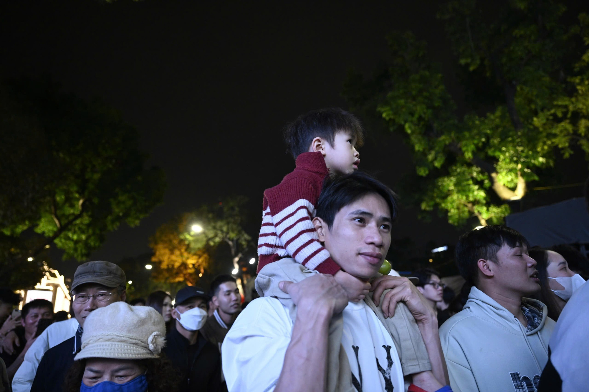 ​  Hà Nội: Mãn nhãn màn pháo hoa chào đón năm mới 2026 - ảnh 4