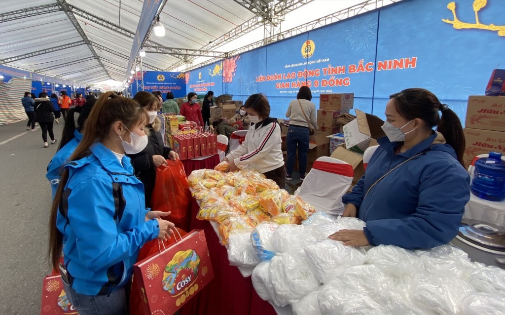 Gần 80 tỷ đồng chăm lo Tết cho hộ cận nghèo, hộ khó khăn - ảnh 1