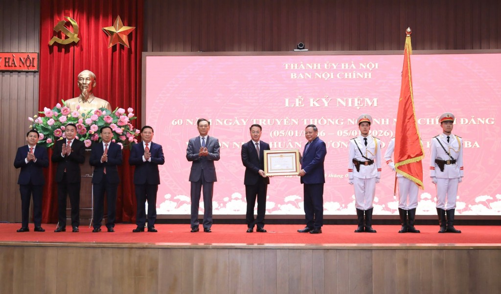 Ban Nội chính Thành ủy Hà Nội đón nhận Huân chương Lao động hạng Ba  ​ - ảnh 1