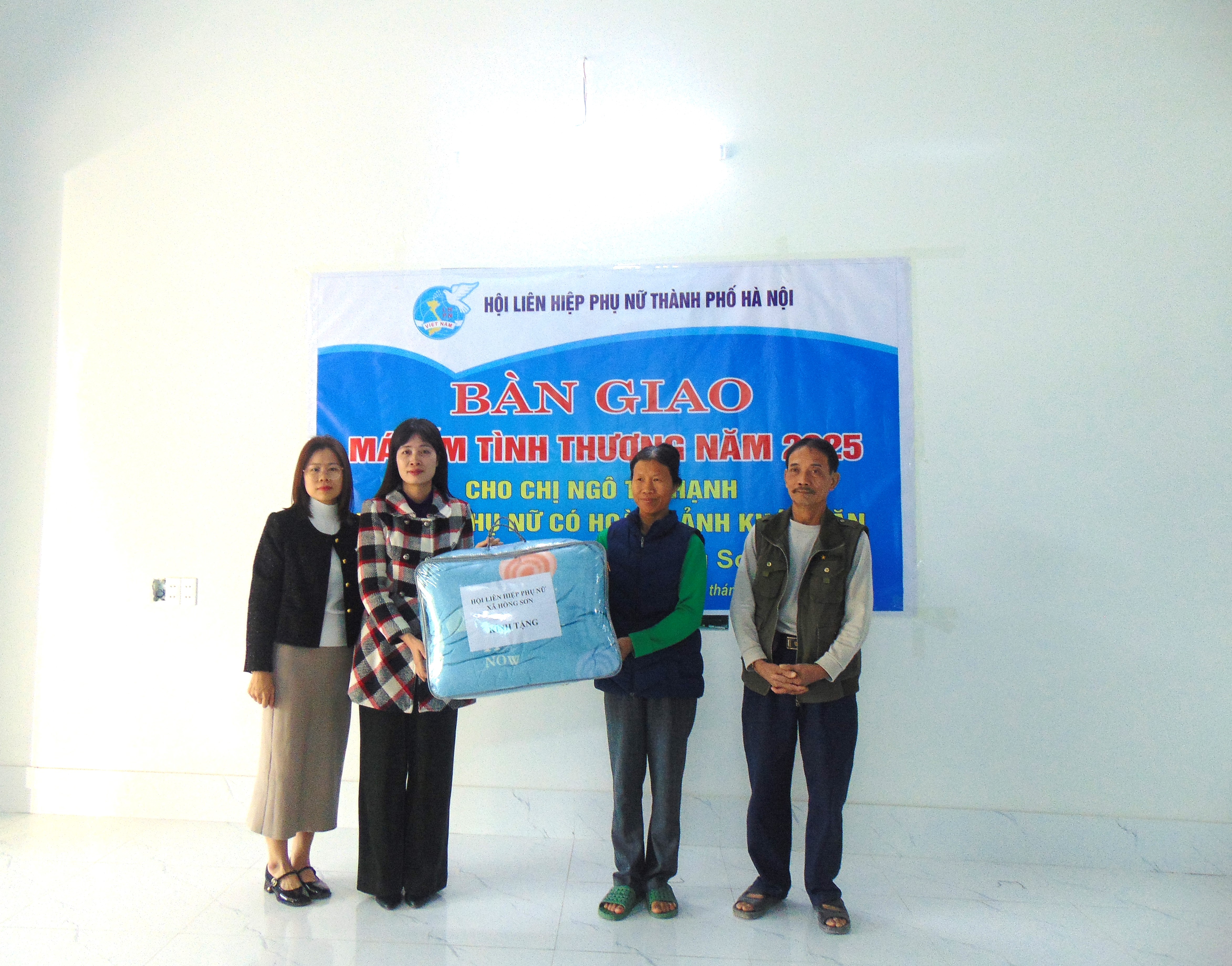 ​  Hội LHPN Hà Nội: Bàn giao Mái ấm tình thương cho hội viên phụ nữ có hoàn cảnh khó khăn - ảnh 5