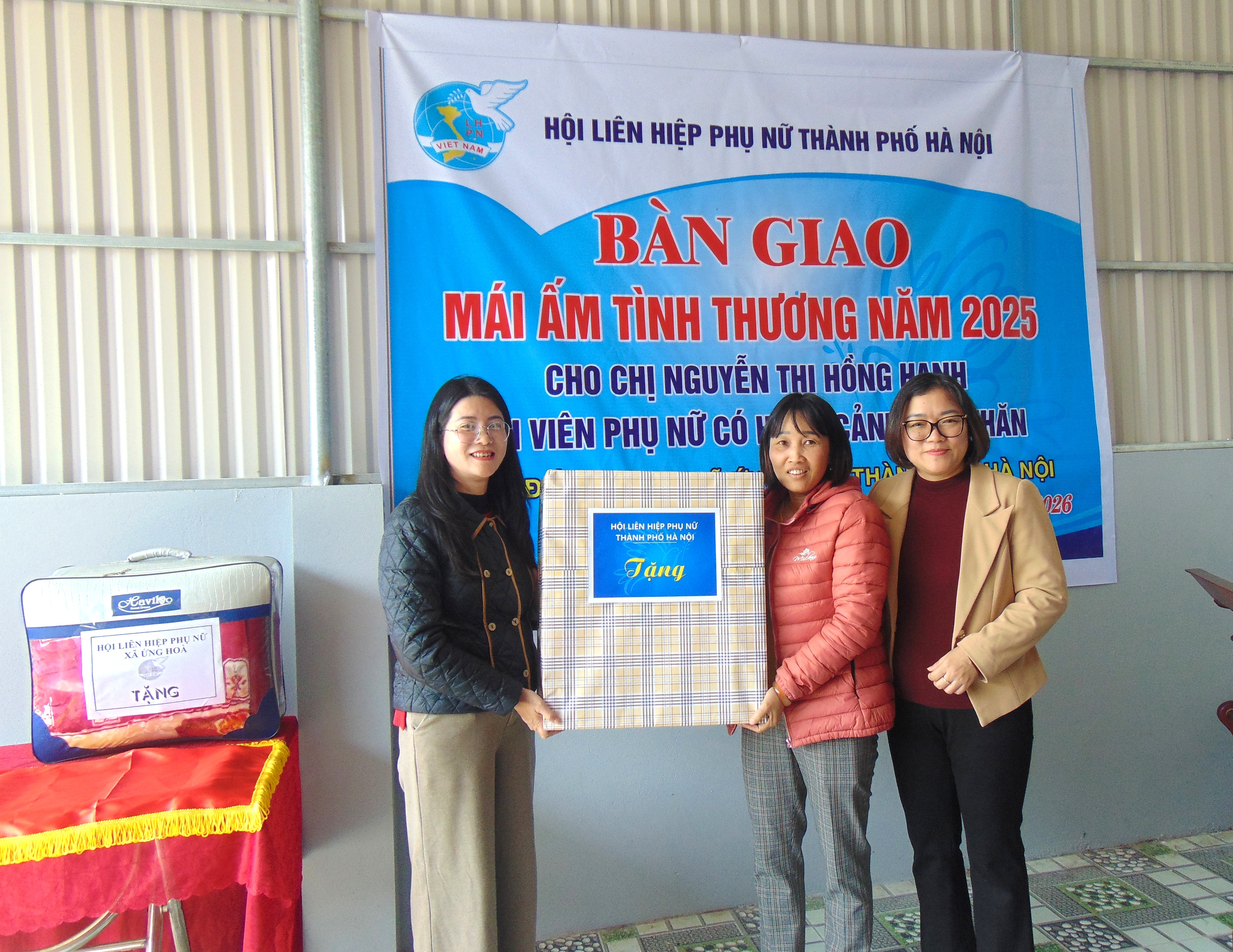 ​  Hội LHPN Hà Nội: Bàn giao Mái ấm tình thương cho hội viên phụ nữ có hoàn cảnh khó khăn - ảnh 8