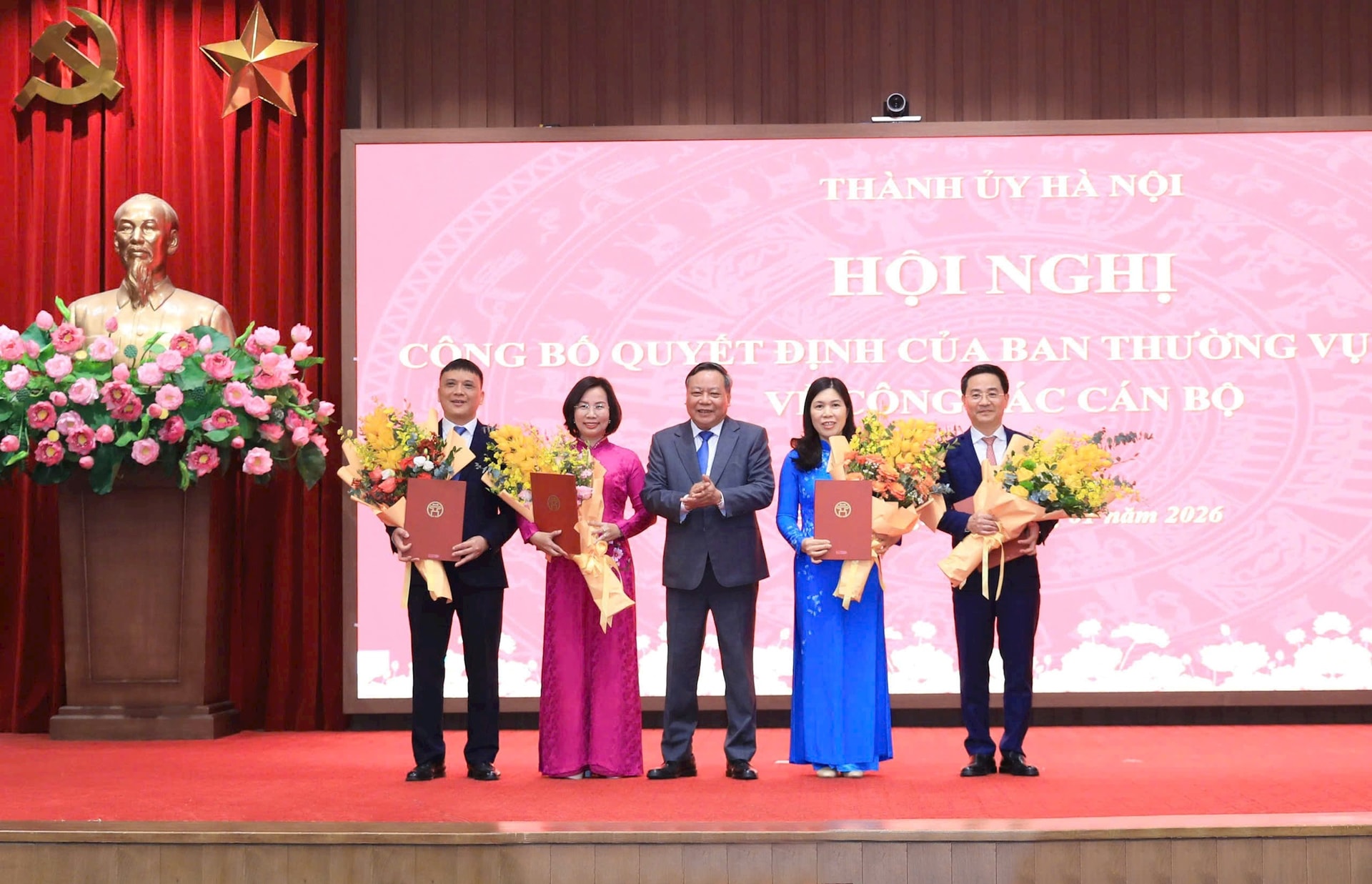 Ban Thường vụ Thành ủy Hà Nội công bố các quyết định về công tác cán bộ - ảnh 2