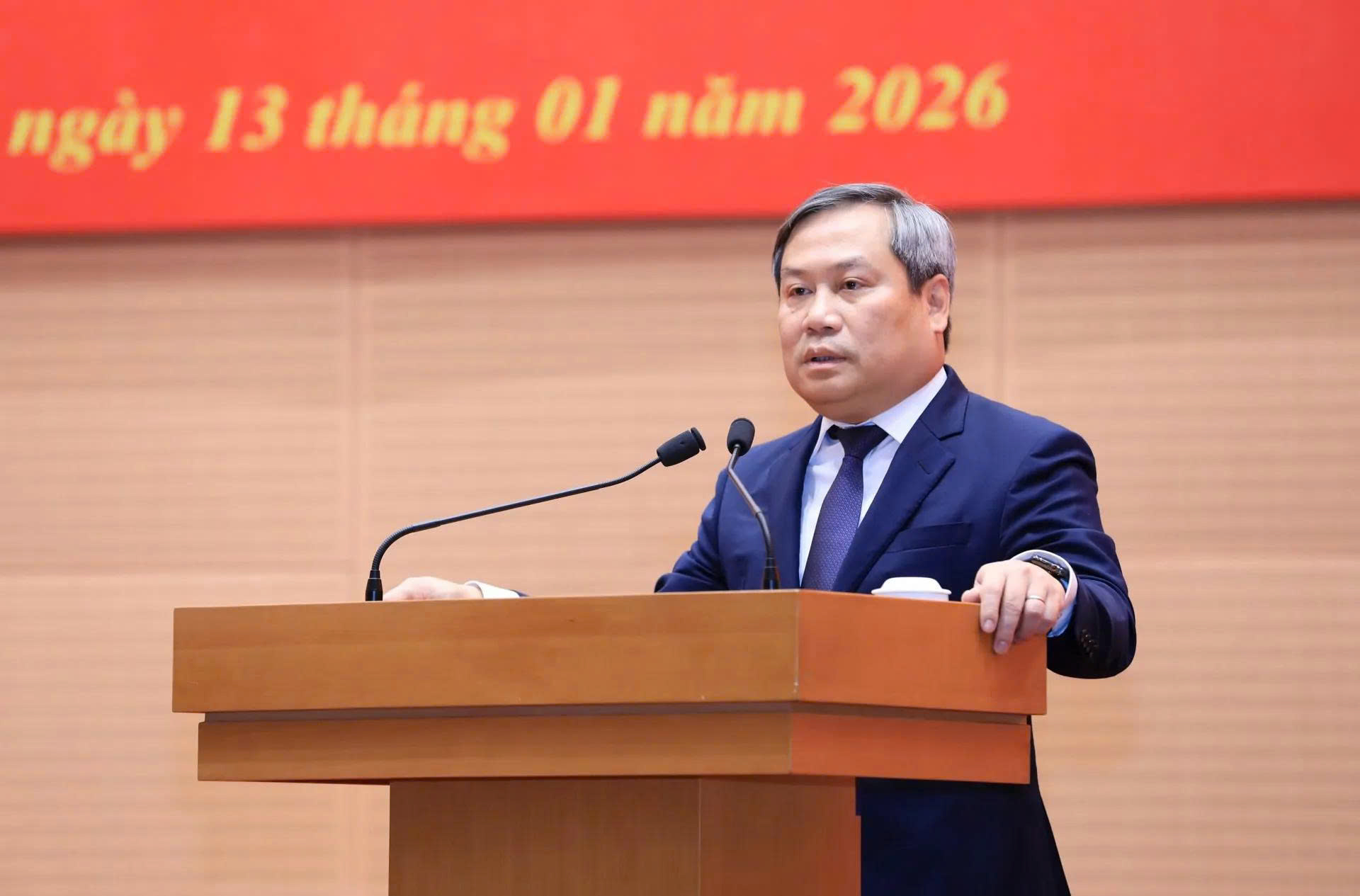 Chủ tịch UBND TP Hà Nội trao quyết định điều động, bổ nhiệm 11 cán bộ chủ chốt các sở, ngành, đơn vị - ảnh 2