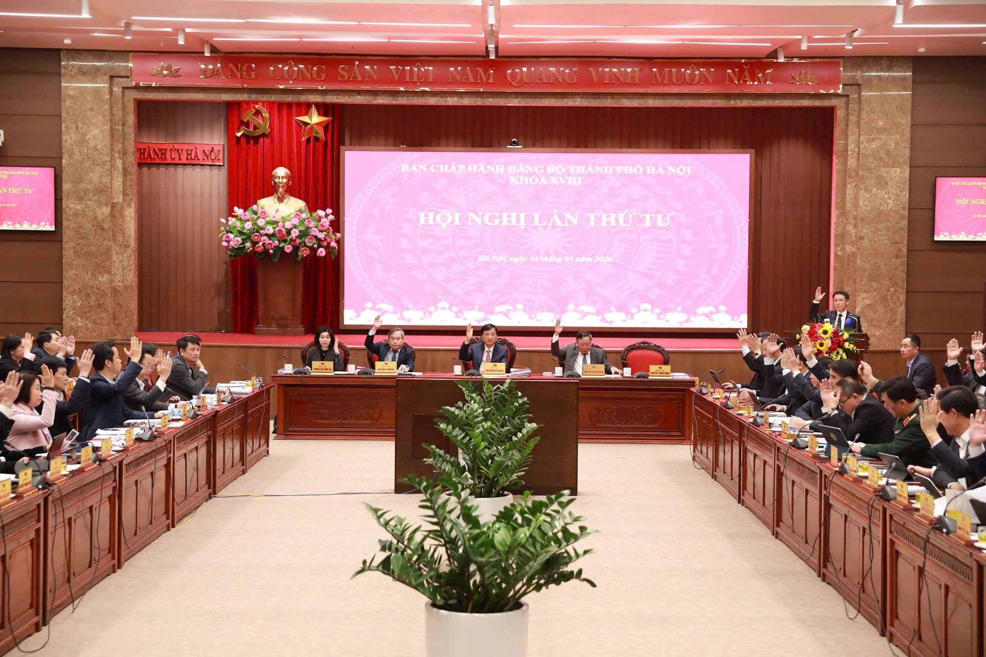 Hội nghị lần thứ Tư Ban Chấp hành Đảng bộ thành phố khóa XVIII có nhiều nội dung quan trọng phát triển Thủ đô - ảnh 2