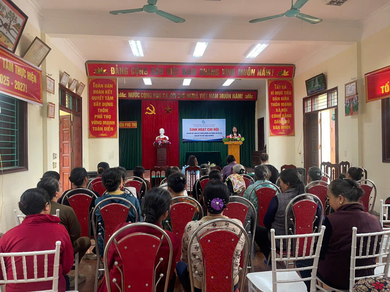 Hội LHPN xã Dân Hòa sinh hoạt chi hội điểm - lan tỏa vai trò phụ nữ trong cộng đồng - ảnh 1