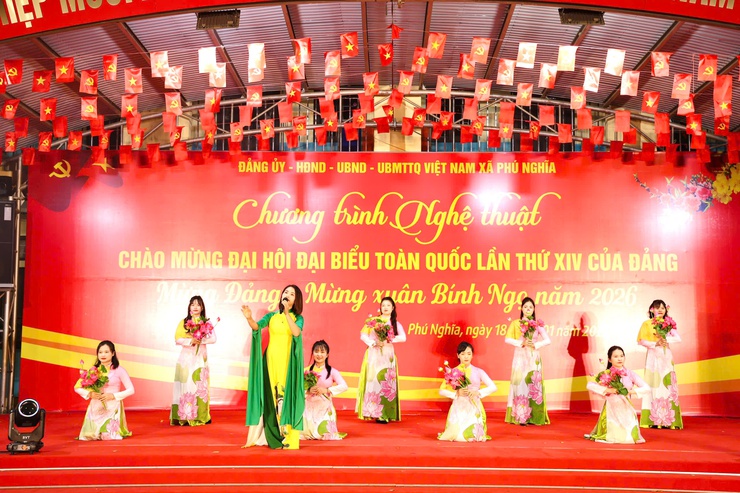 Xã Phú Nghĩa tổ chức Chương trình nghệ thuật chào mừng Đại hội đại biểu toàn quốc lần thứ XIV của Đảng - ảnh 2