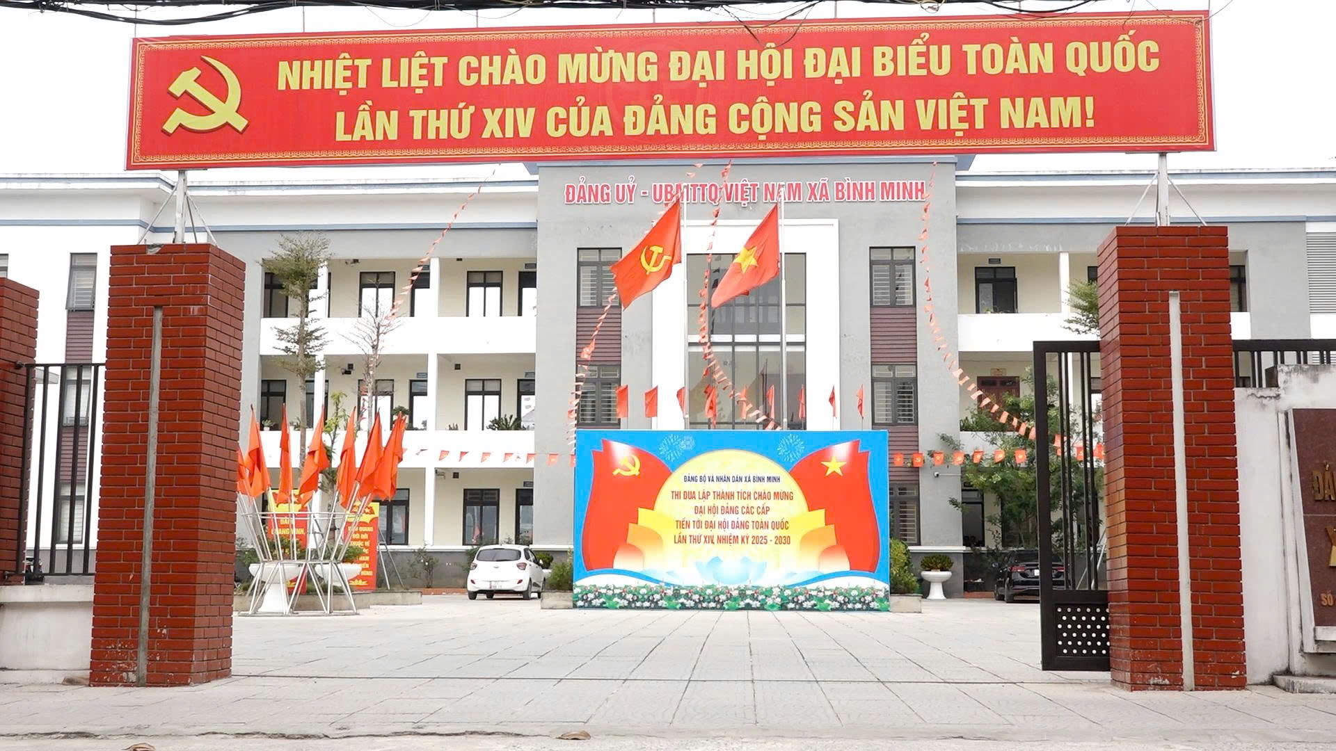 Bình Minh rực rỡ sắc cờ chào mừng Đại hội toàn quốc lần thứ XIV của Đảng - ảnh 1